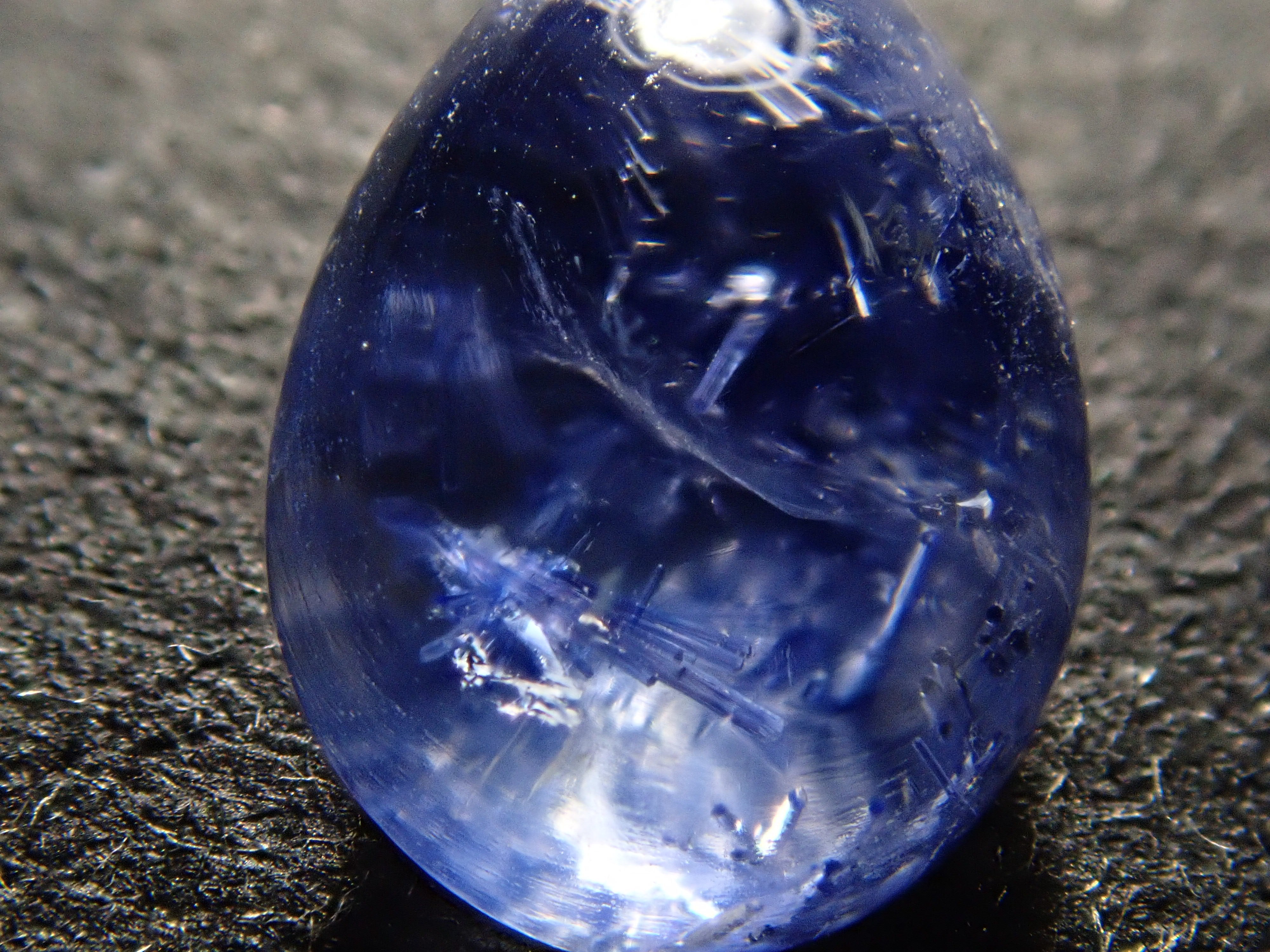 【12561975掲載】ブラジル産デュモルチェライトインクォーツ 1.559ctルース