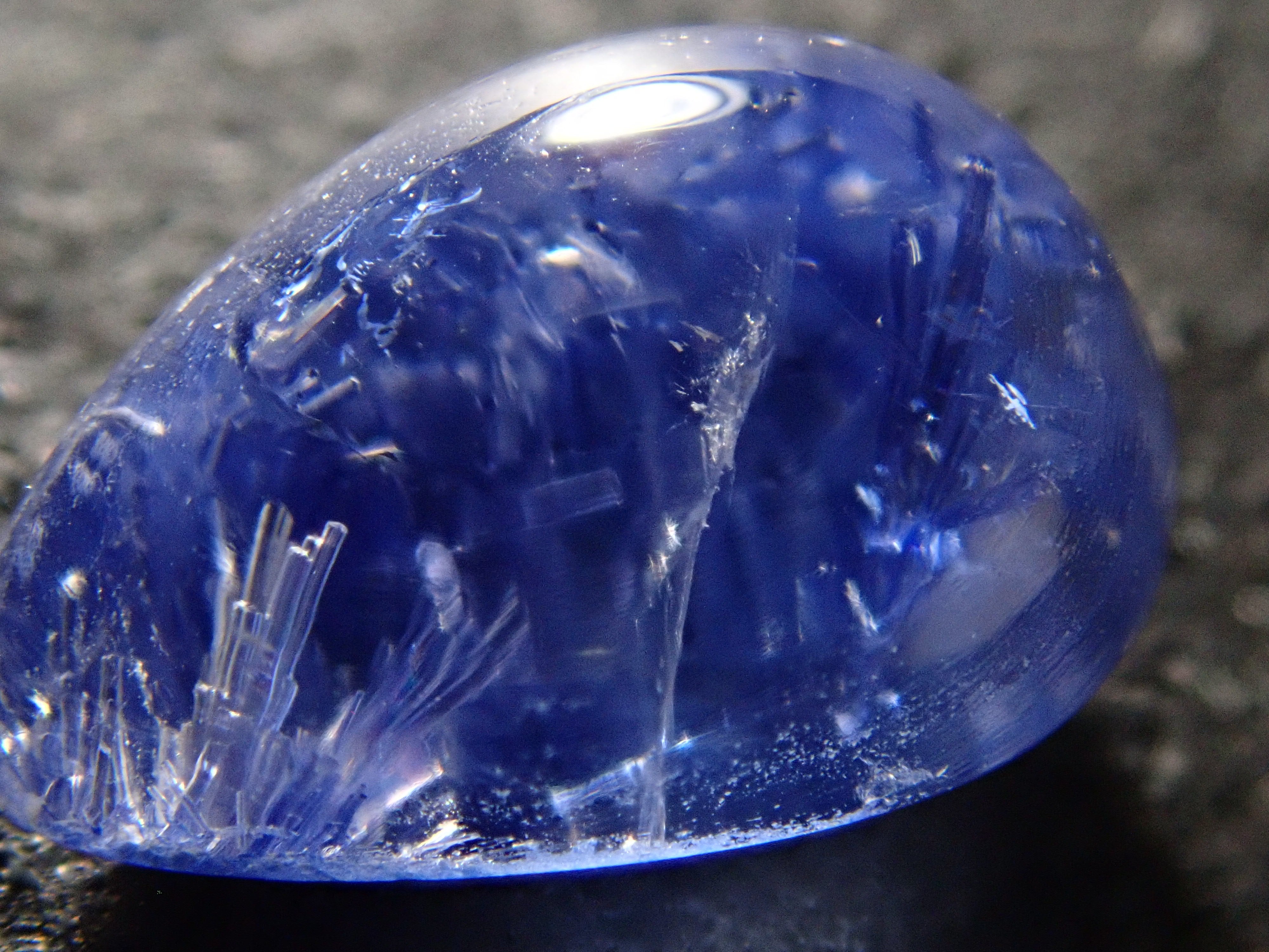 【12561975掲載】ブラジル産デュモルチェライトインクォーツ 1.559ctルース