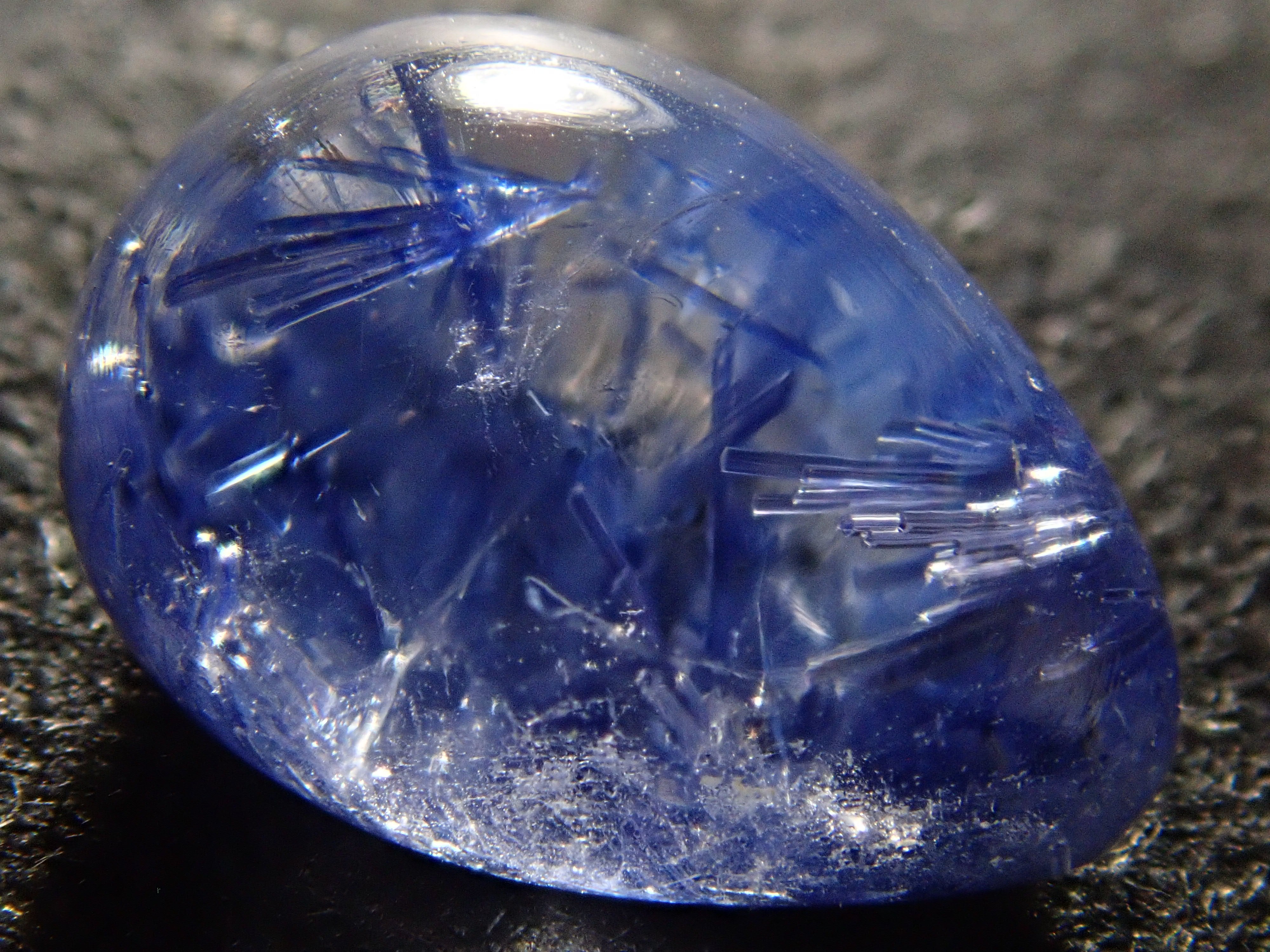 【12561975掲載】ブラジル産デュモルチェライトインクォーツ 1.559ctルース