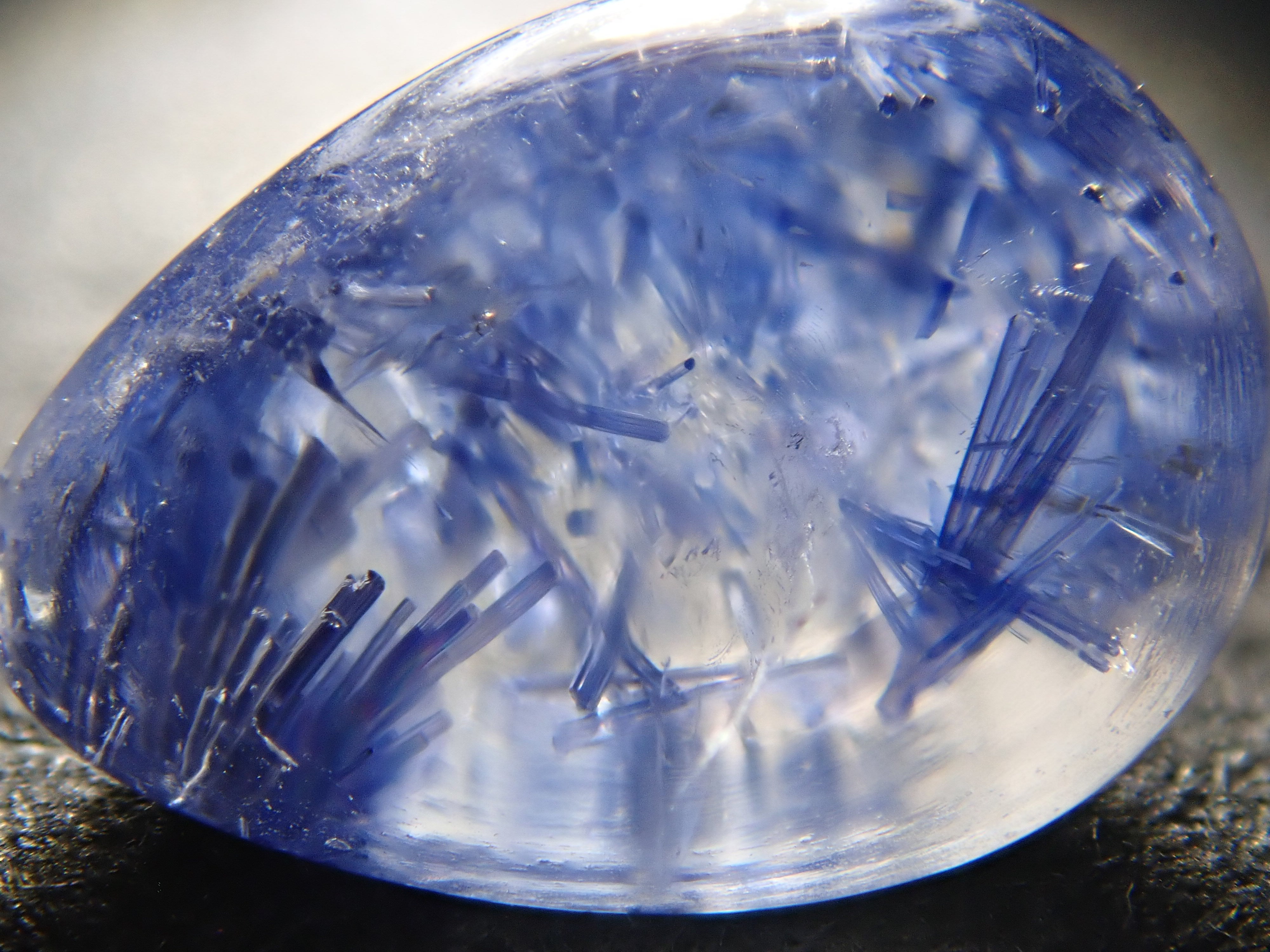 【12561975掲載】ブラジル産デュモルチェライトインクォーツ 1.559ctルース