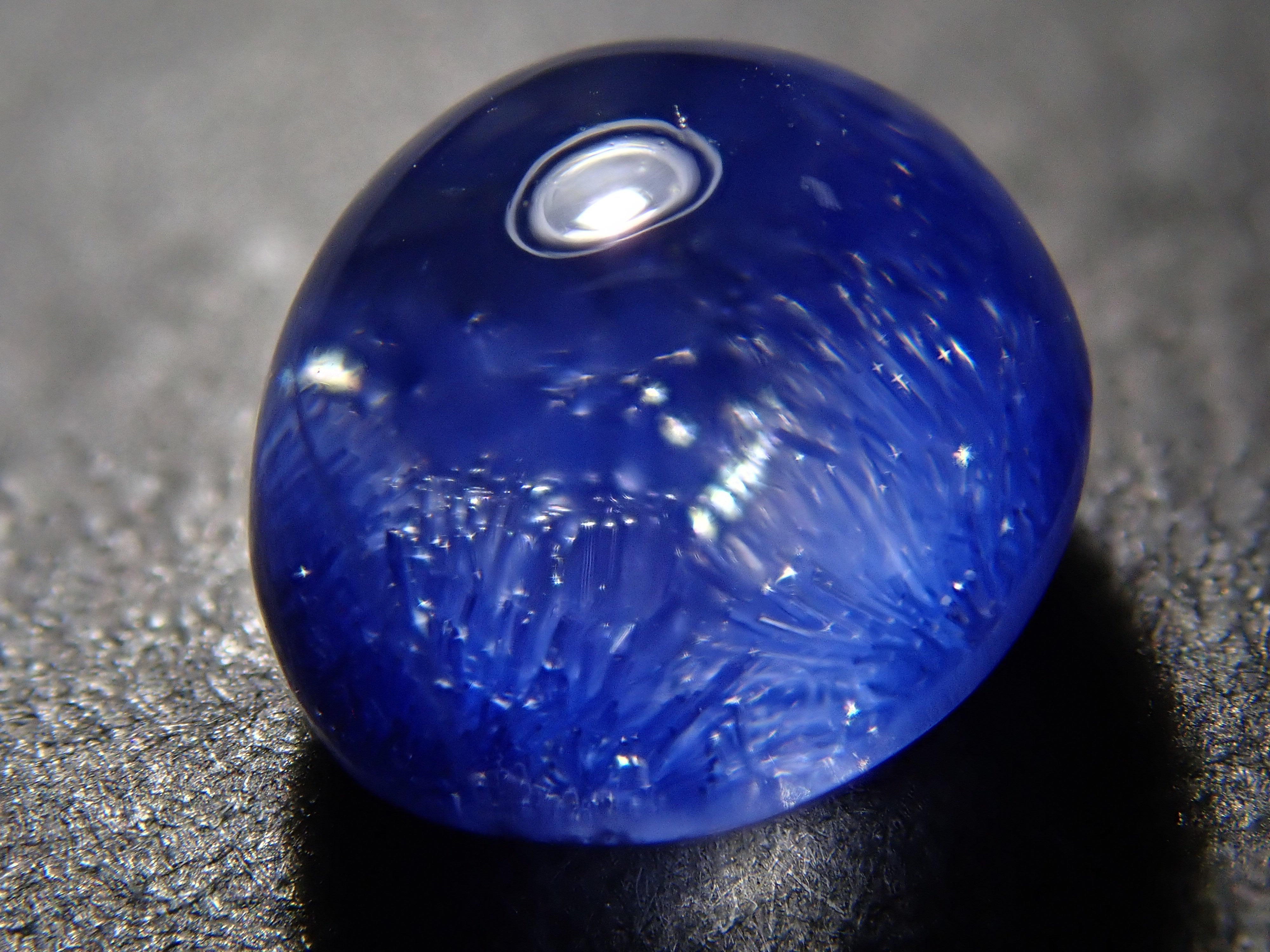 12561976掲載】ブラジル産デュモルチェライトインクォーツ 1.392ctルース