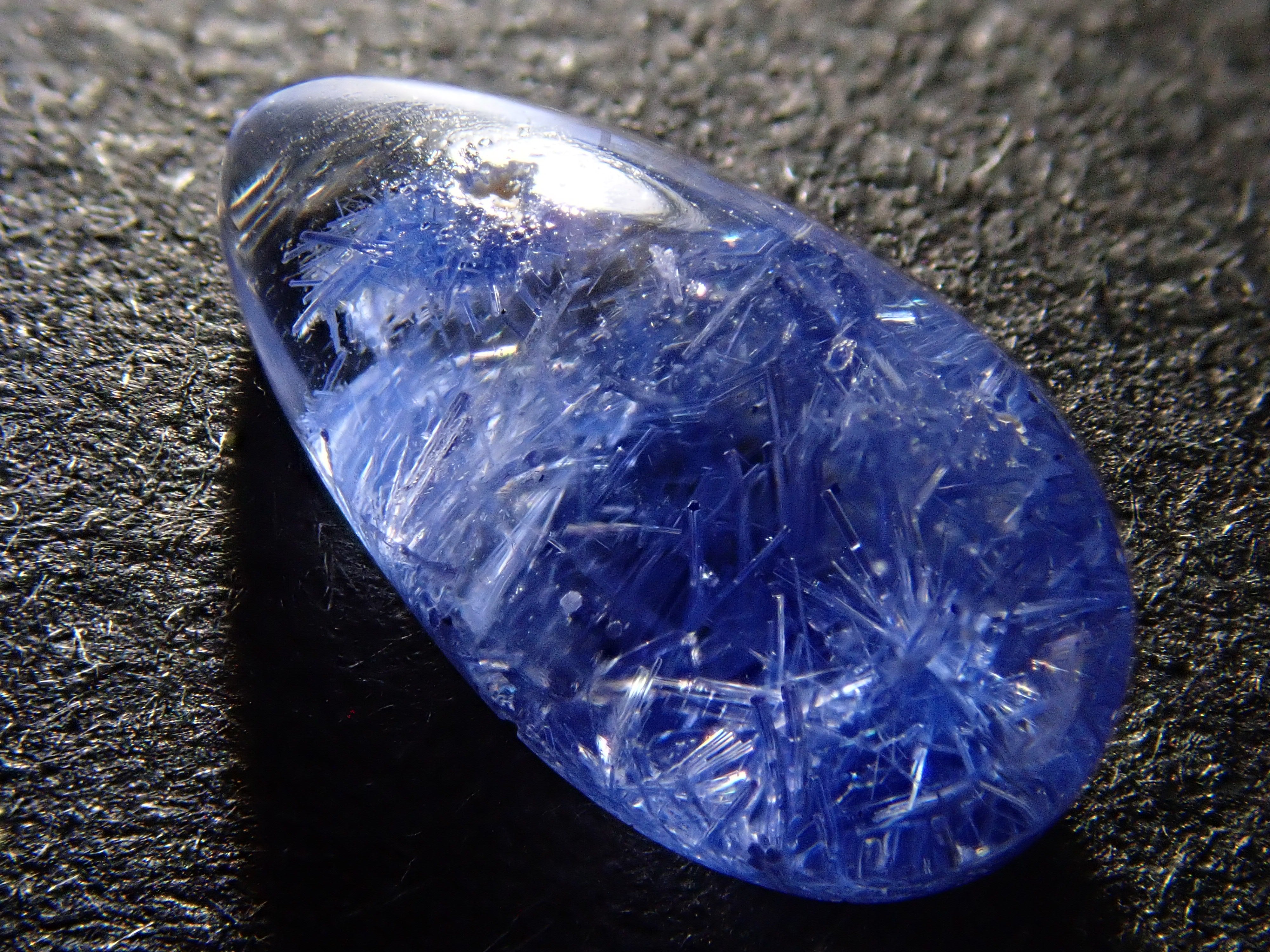 【12561977掲載】ブラジル産デュモルチェライトインクォーツ 1.383ctルース