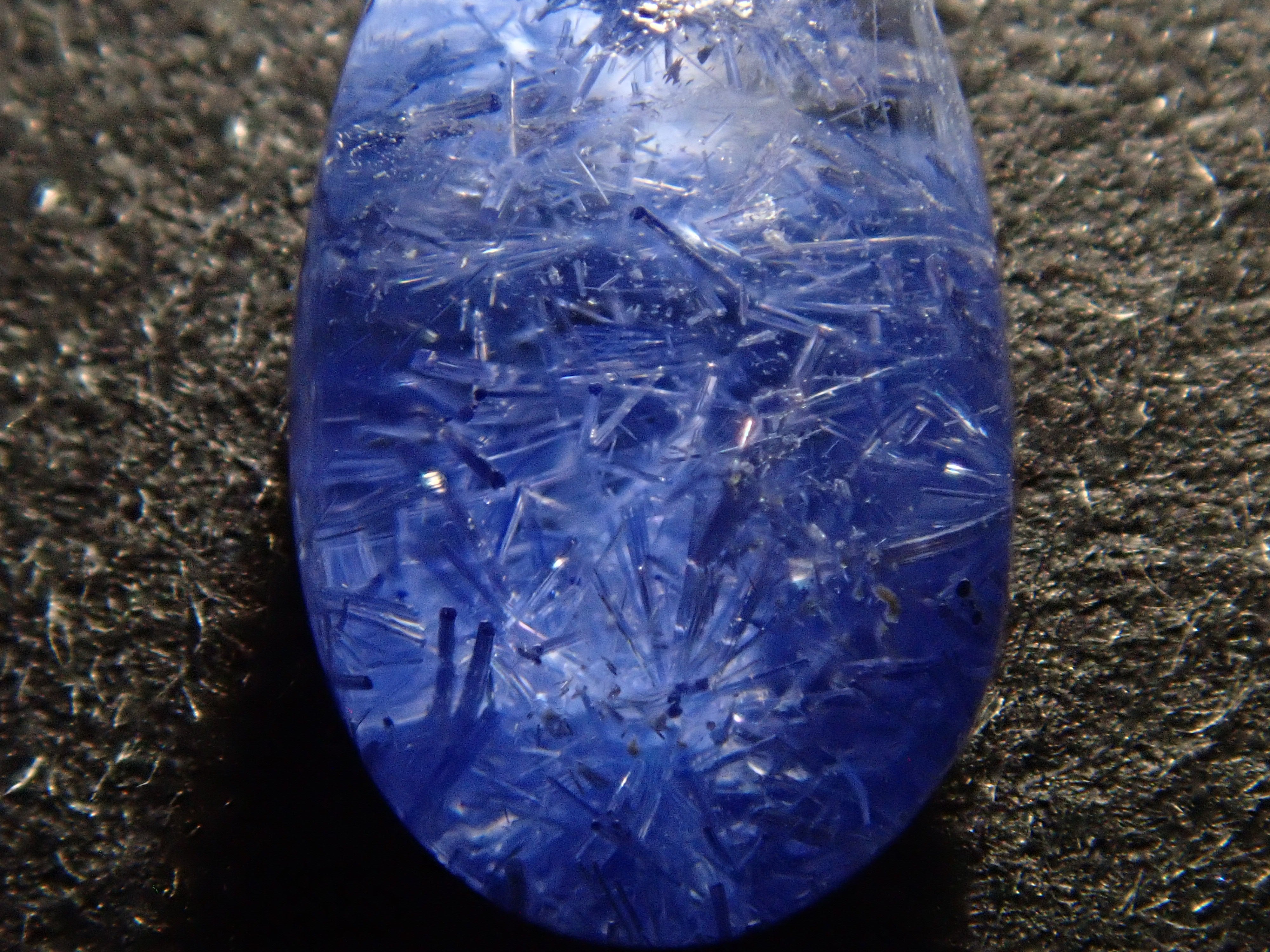 【12561977掲載】ブラジル産デュモルチェライトインクォーツ 1.383ctルース