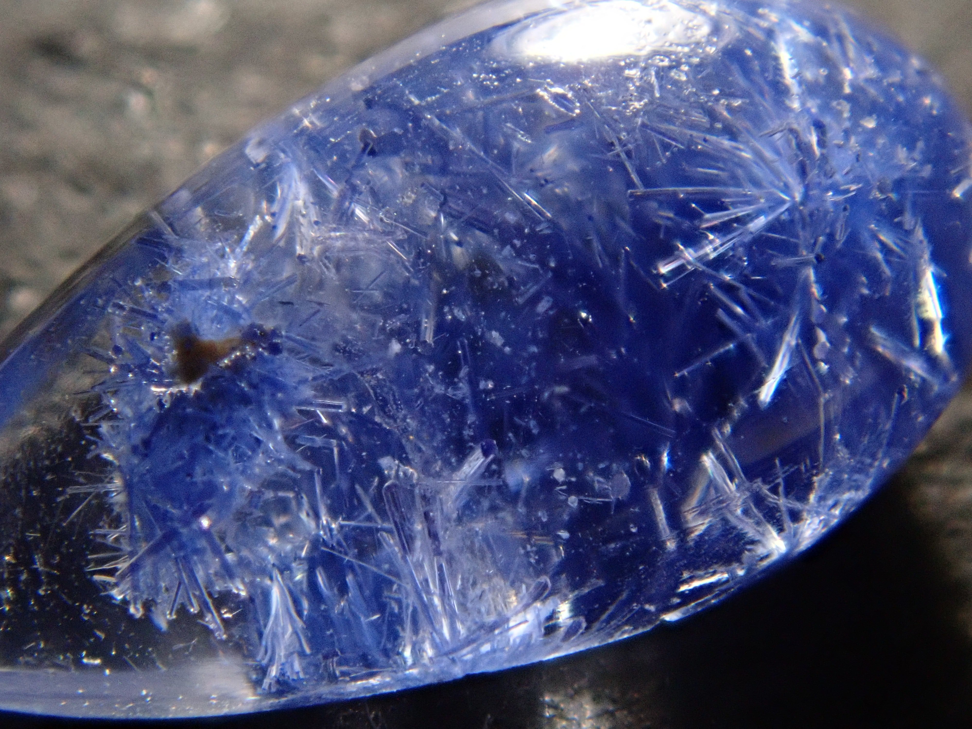 【12561977掲載】ブラジル産デュモルチェライトインクォーツ 1.383ctルース