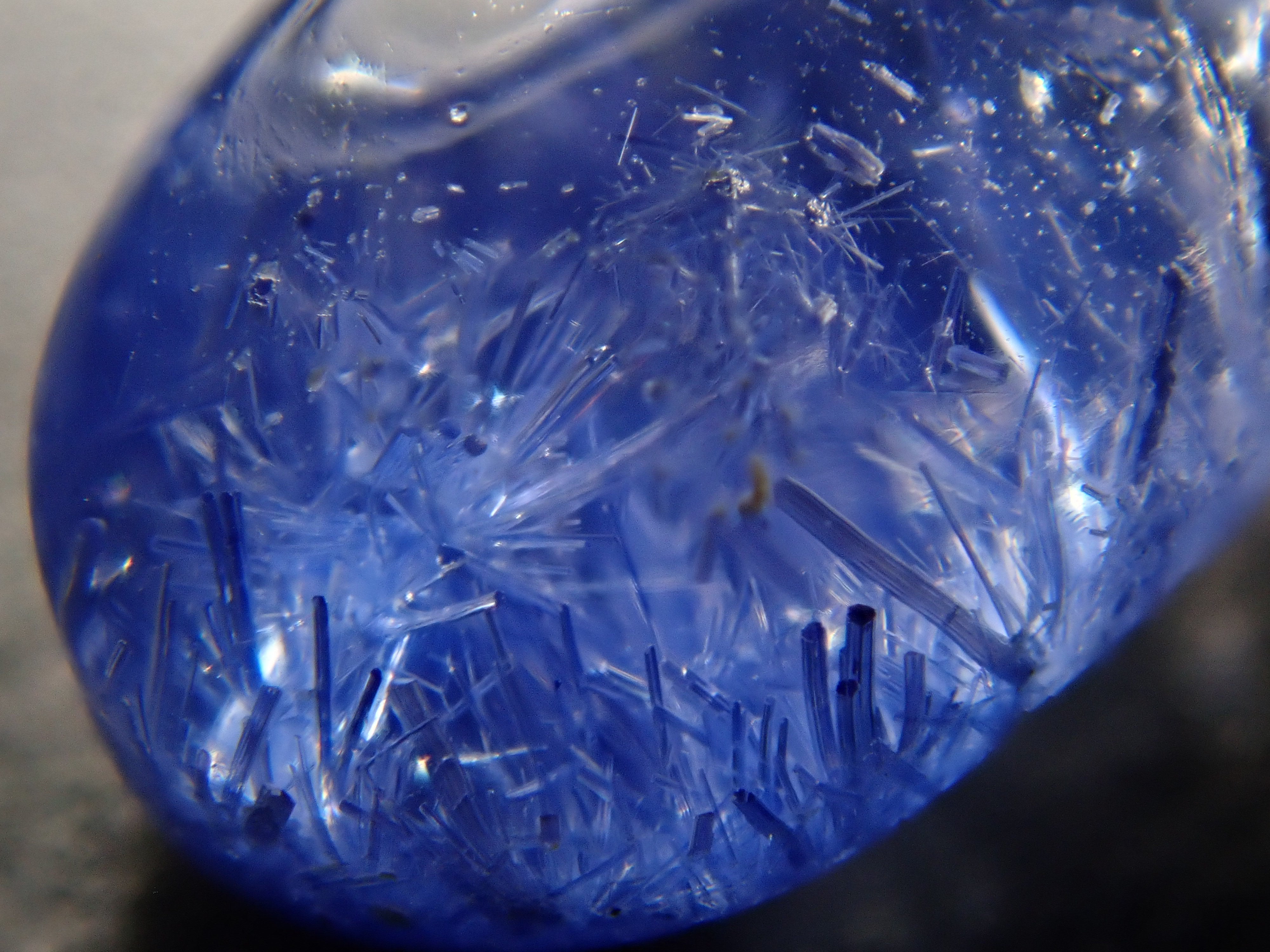 【12561977掲載】ブラジル産デュモルチェライトインクォーツ 1.383ctルース