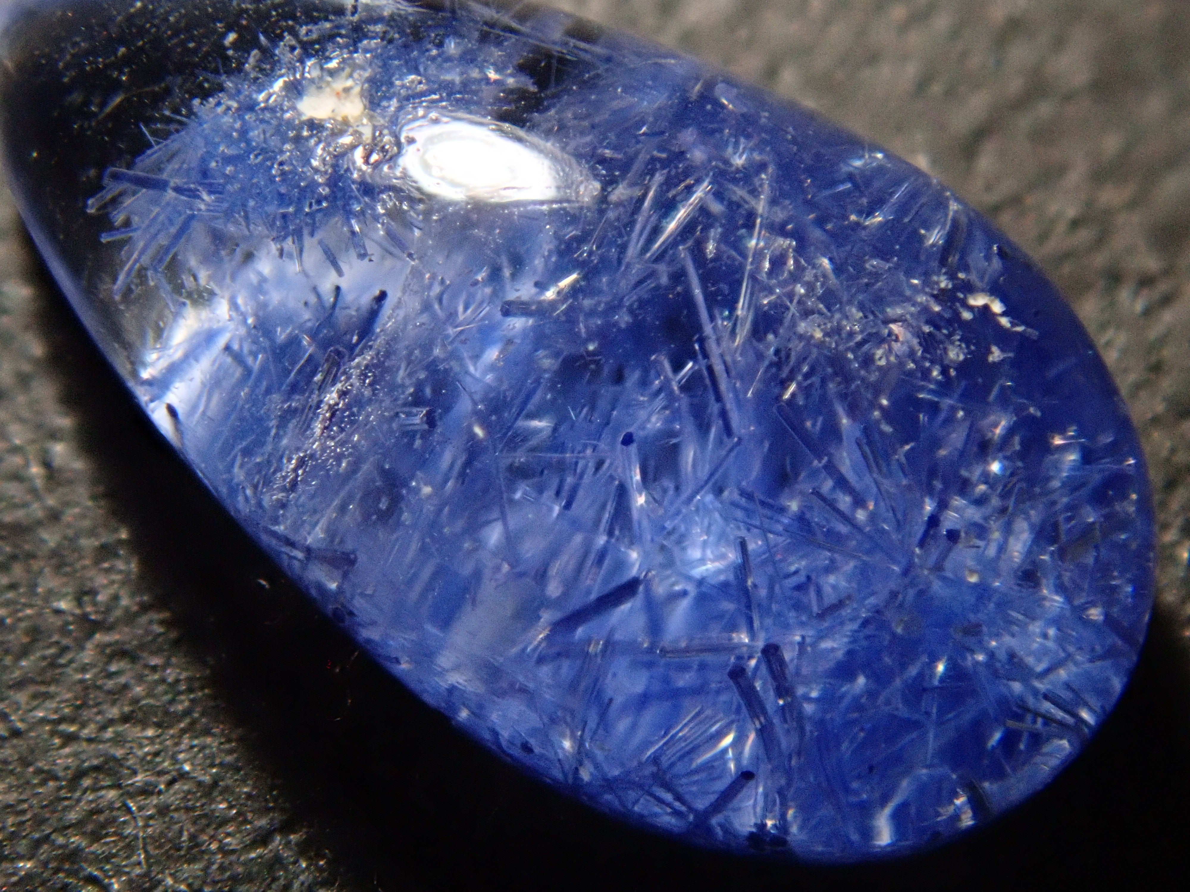 【12561977掲載】ブラジル産デュモルチェライトインクォーツ 1.383ctルース