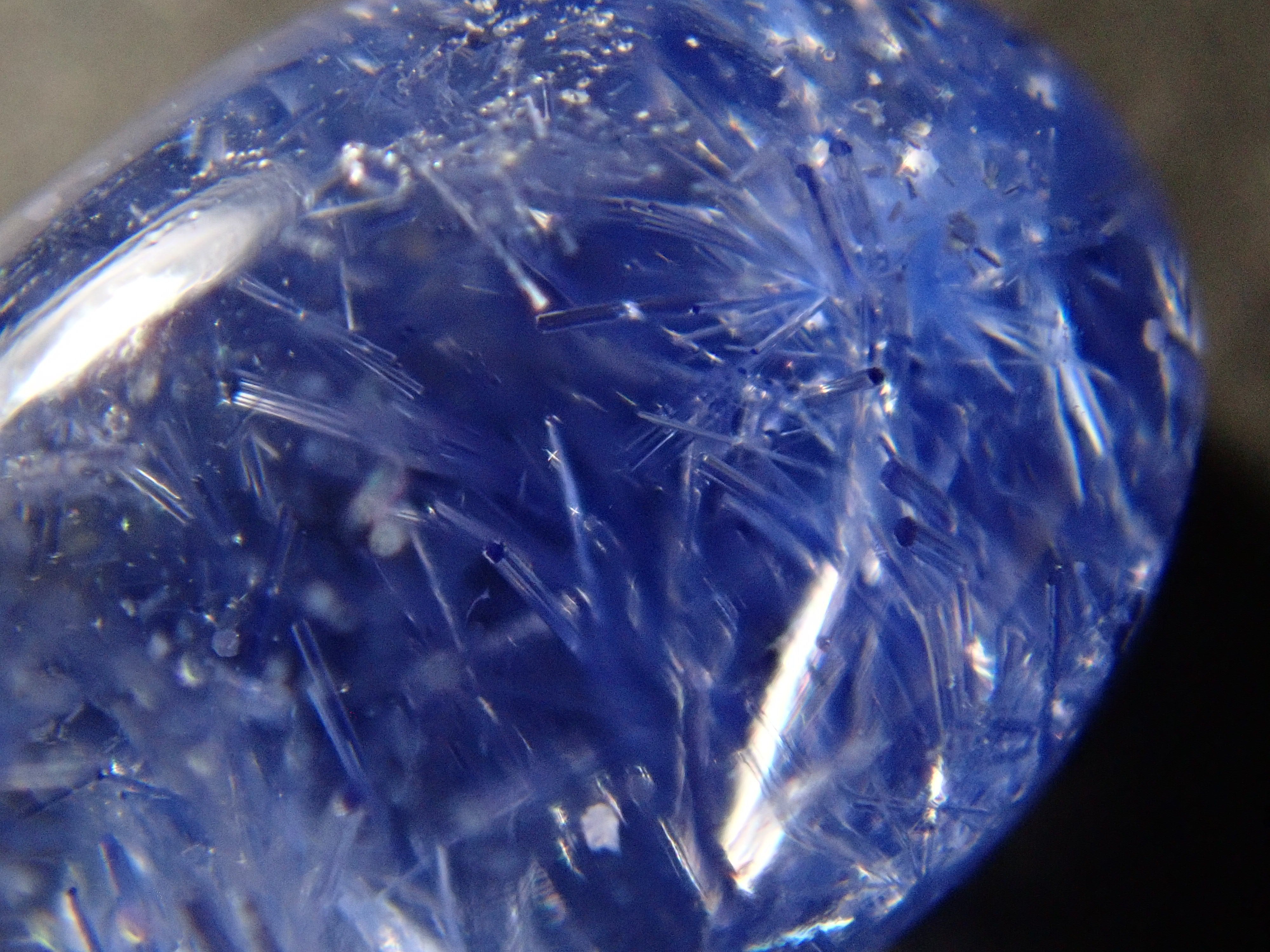 【12561977掲載】ブラジル産デュモルチェライトインクォーツ 1.383ctルース