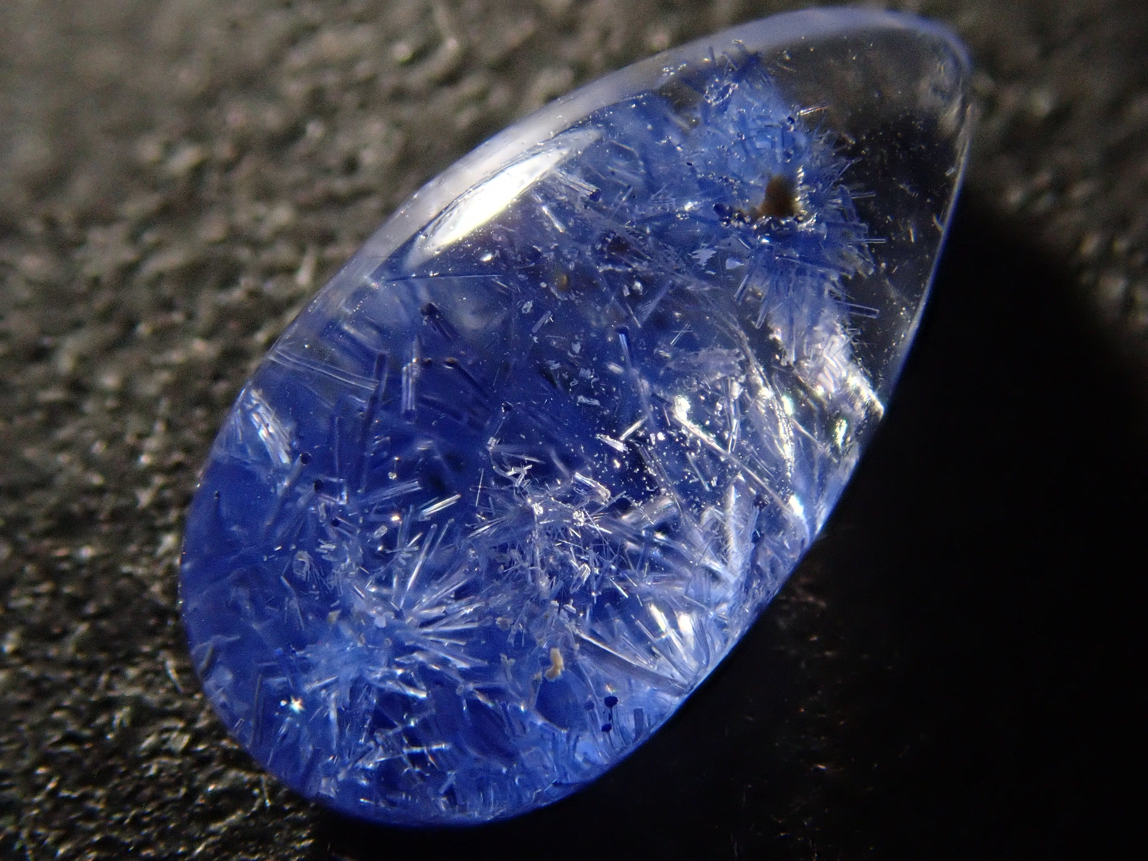 【12561977掲載】ブラジル産デュモルチェライトインクォーツ 1.383ctルース