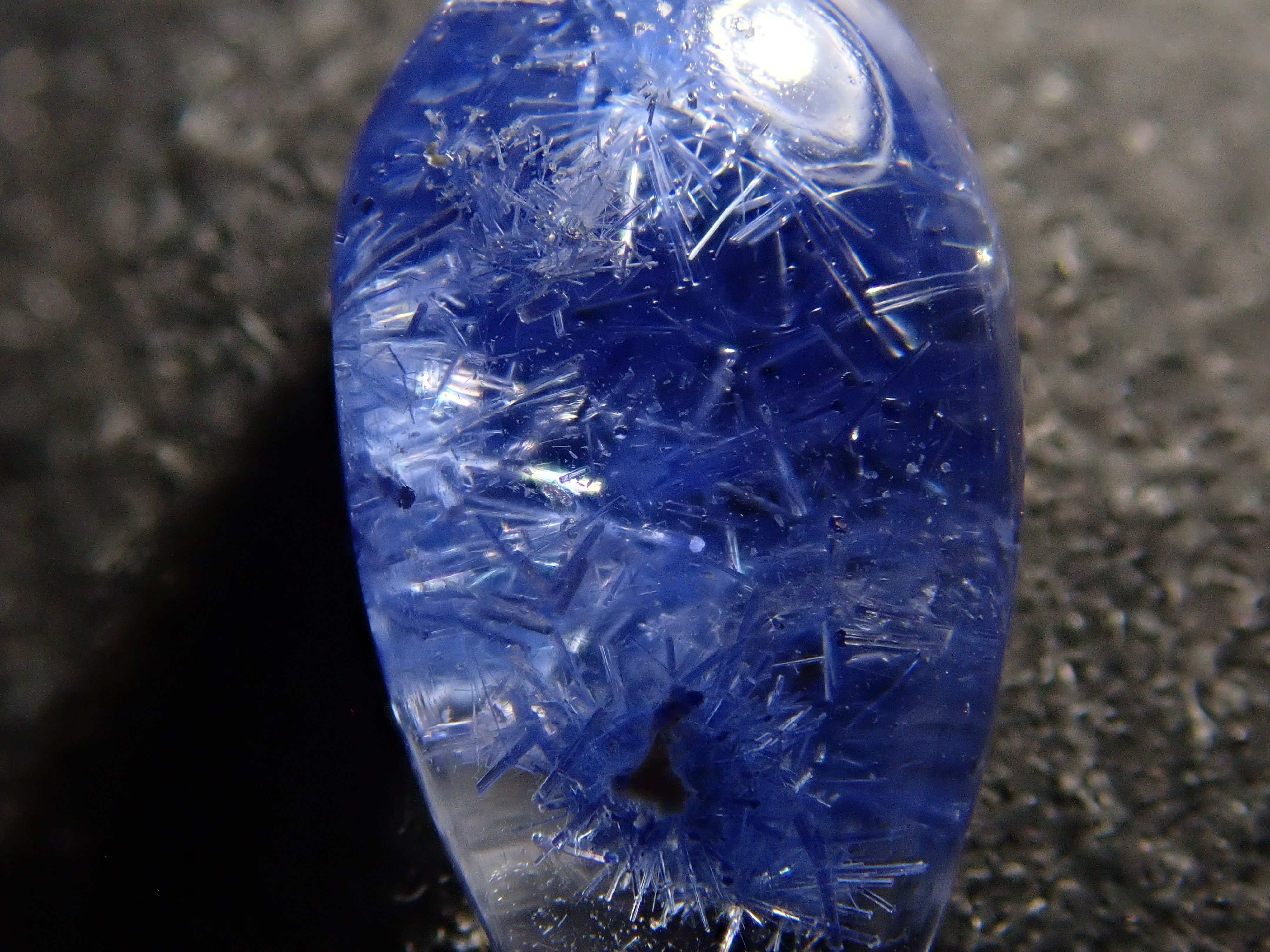 【12561977掲載】ブラジル産デュモルチェライトインクォーツ 1.383ctルース