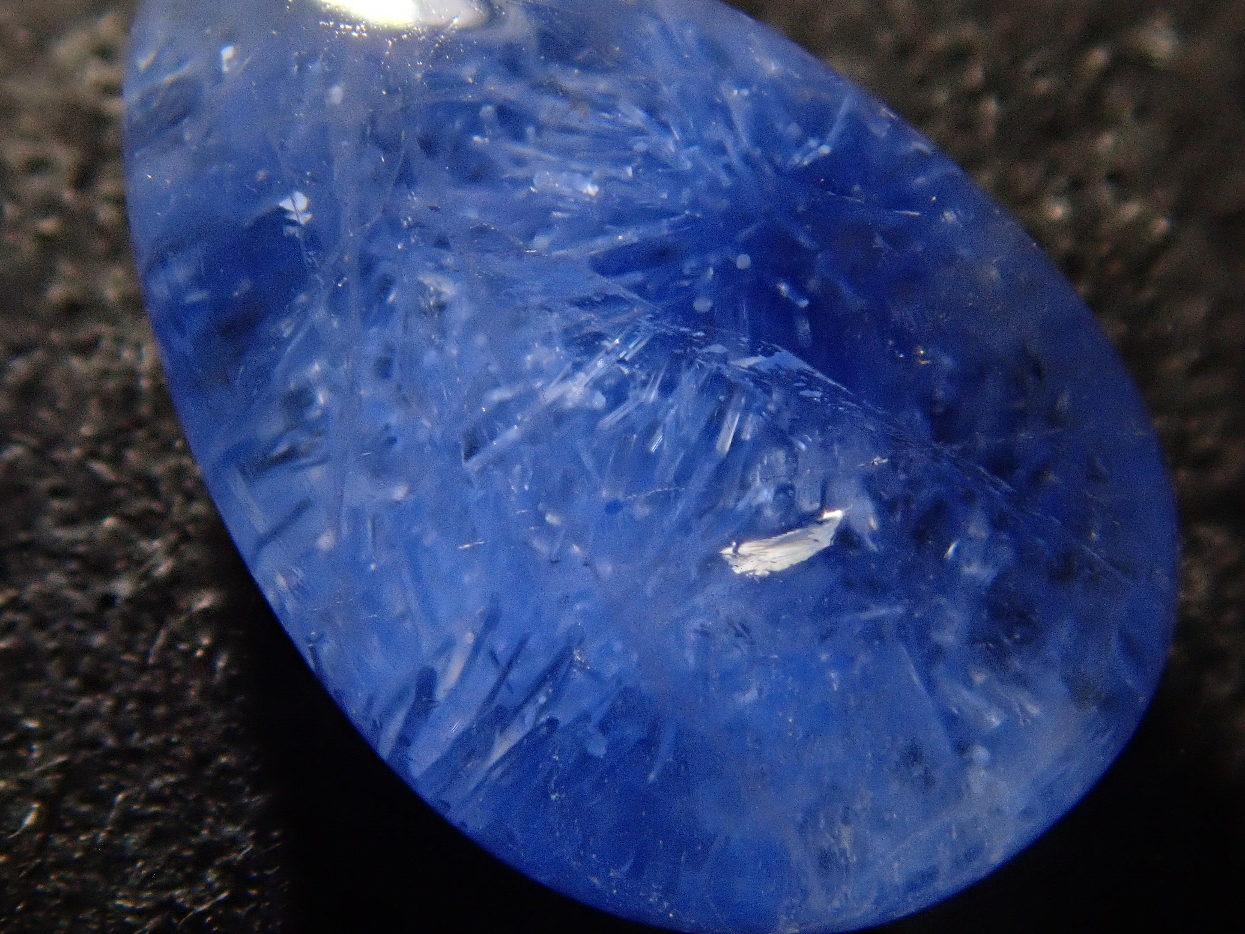 12561978掲載】ブラジル産デュモルチェライトインクォーツ 1.266ctルース