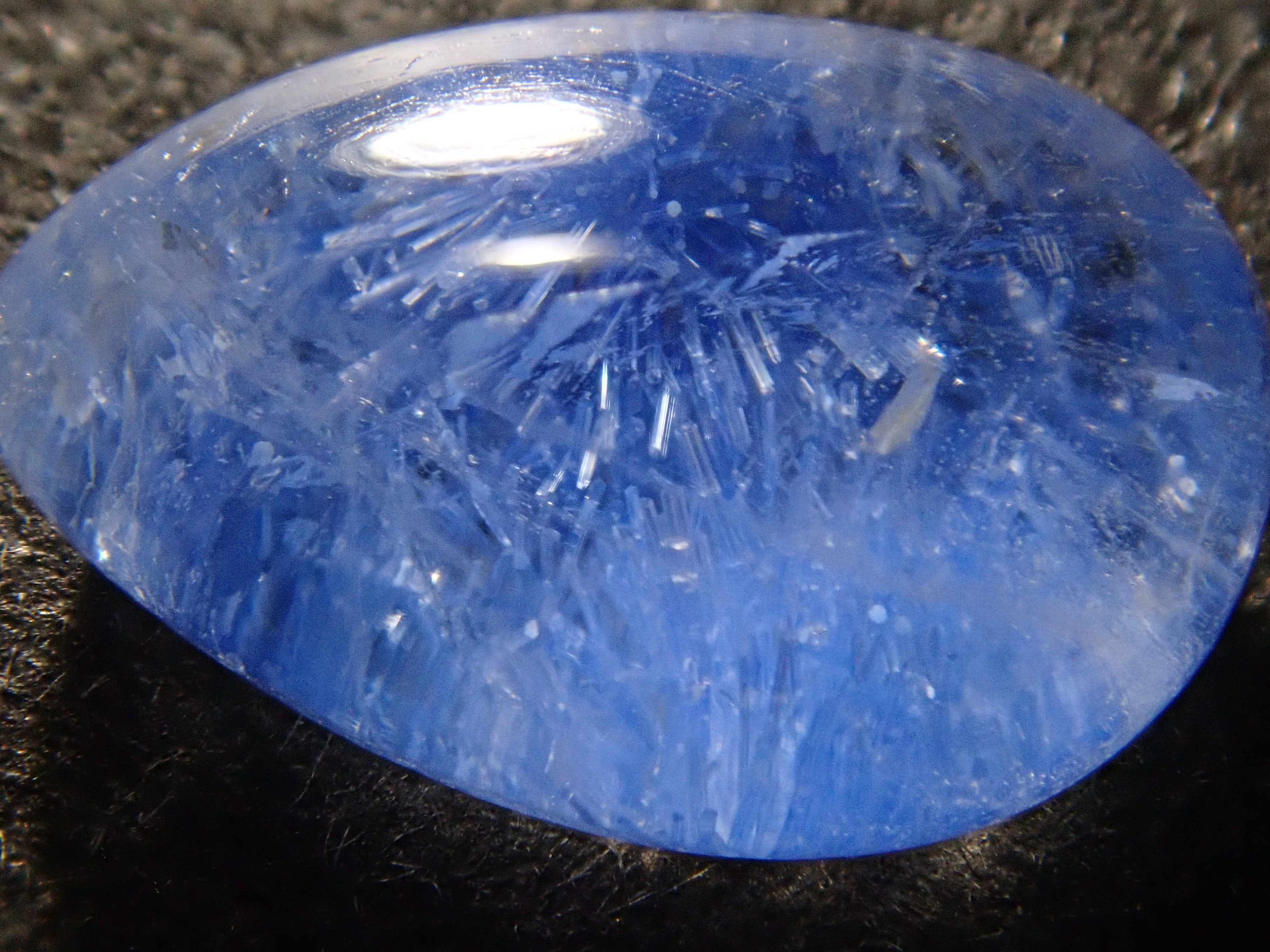 12561978掲載】ブラジル産デュモルチェライトインクォーツ 1.266ctルース