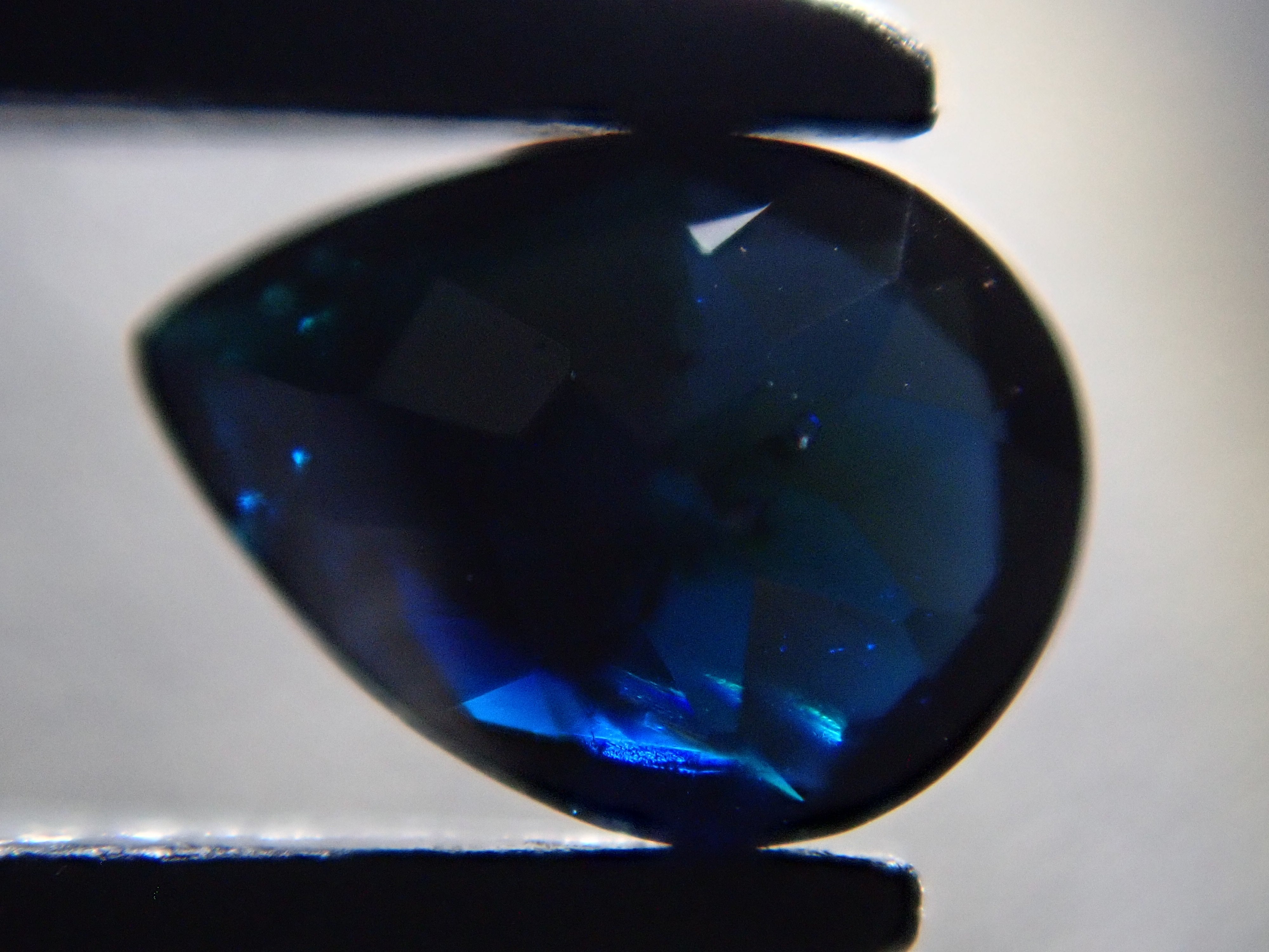 【12561944掲載】ブラジル産ラズライト（天藍石） 0.180ctルース