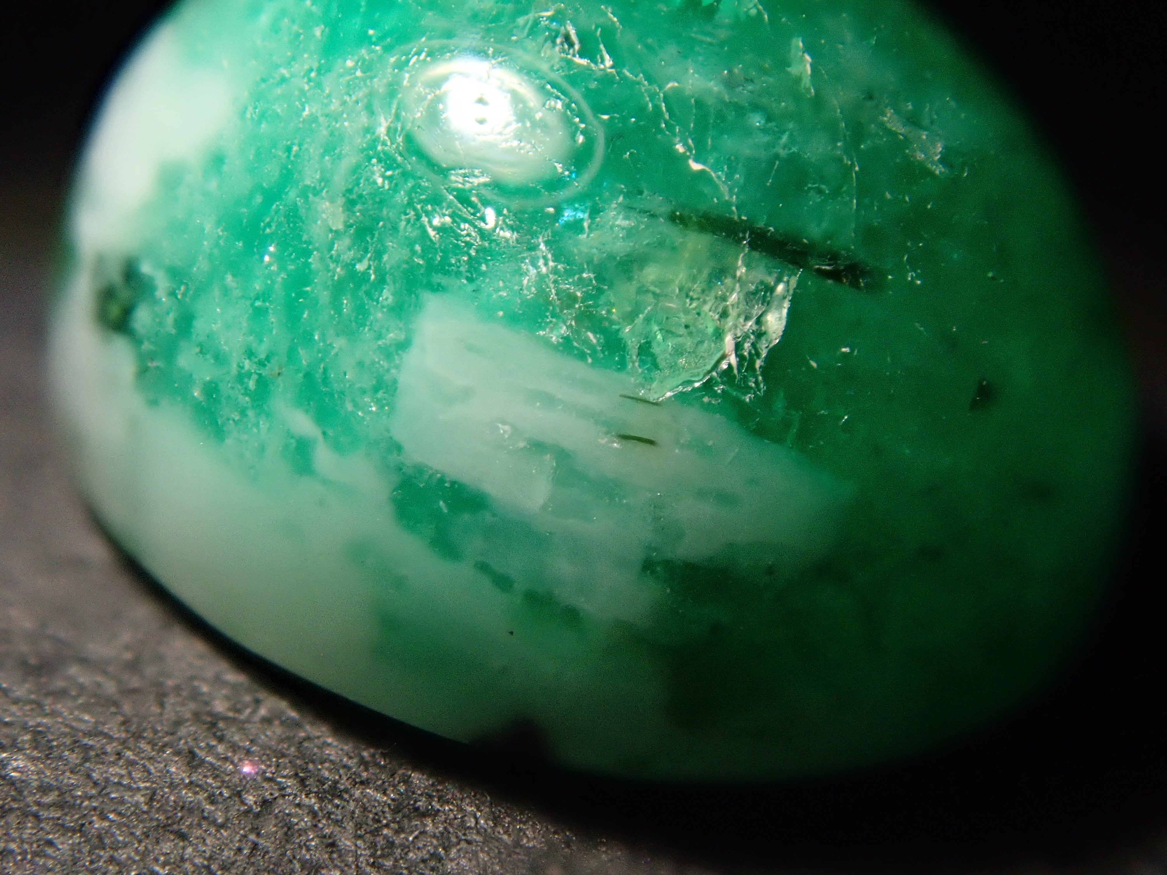 【12561945掲載】ブラジル産エメラルドインクォーツ 3.367ctルース