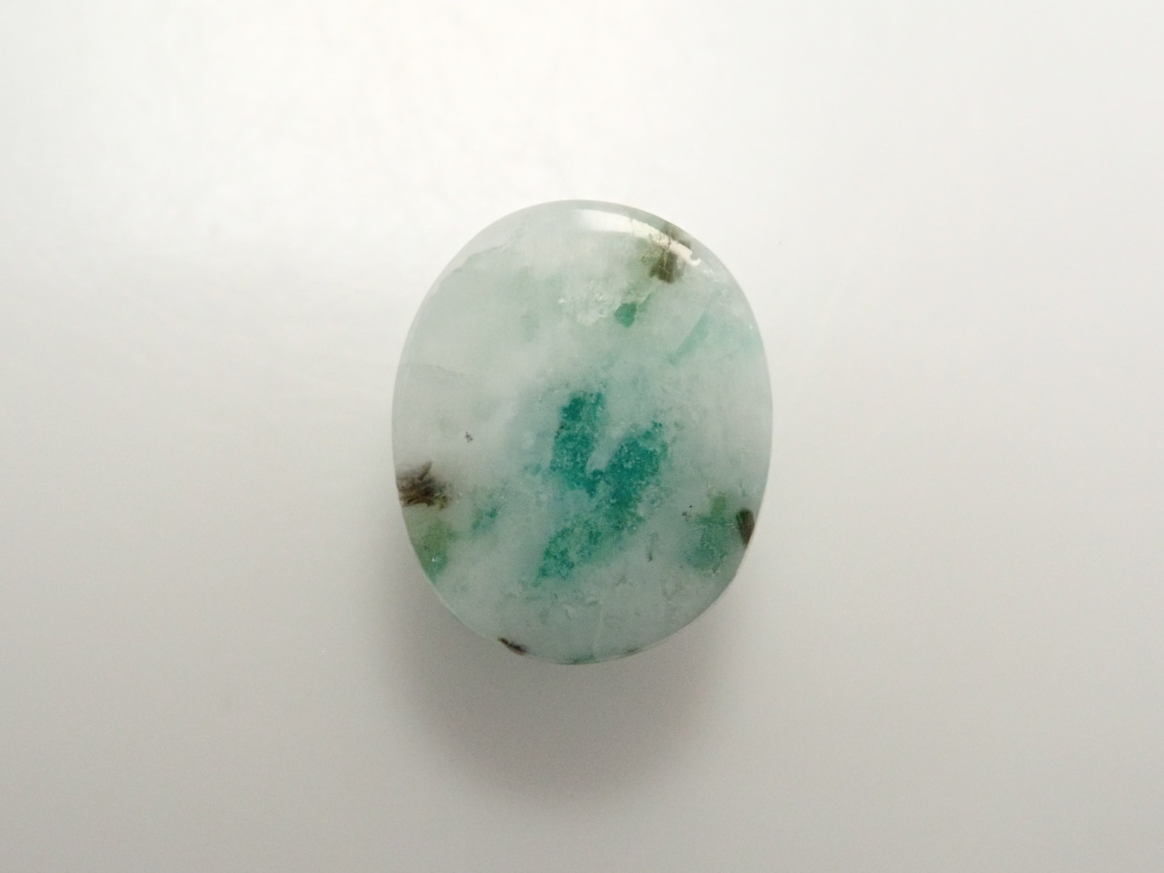 【12561945掲載】ブラジル産エメラルドインクォーツ 3.367ctルース