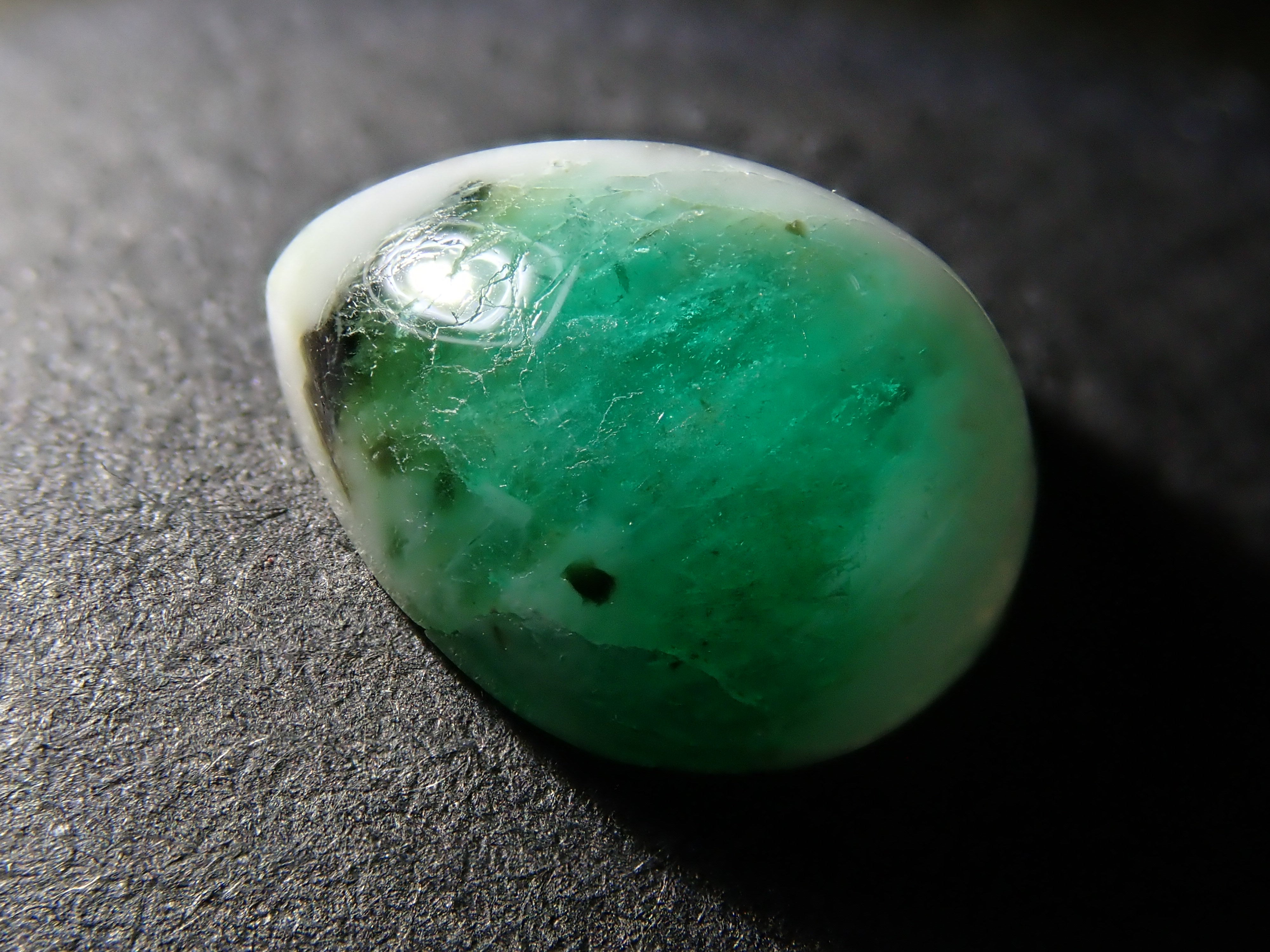 【12561946掲載】ブラジル産エメラルドインクォーツ 2.358ctルース