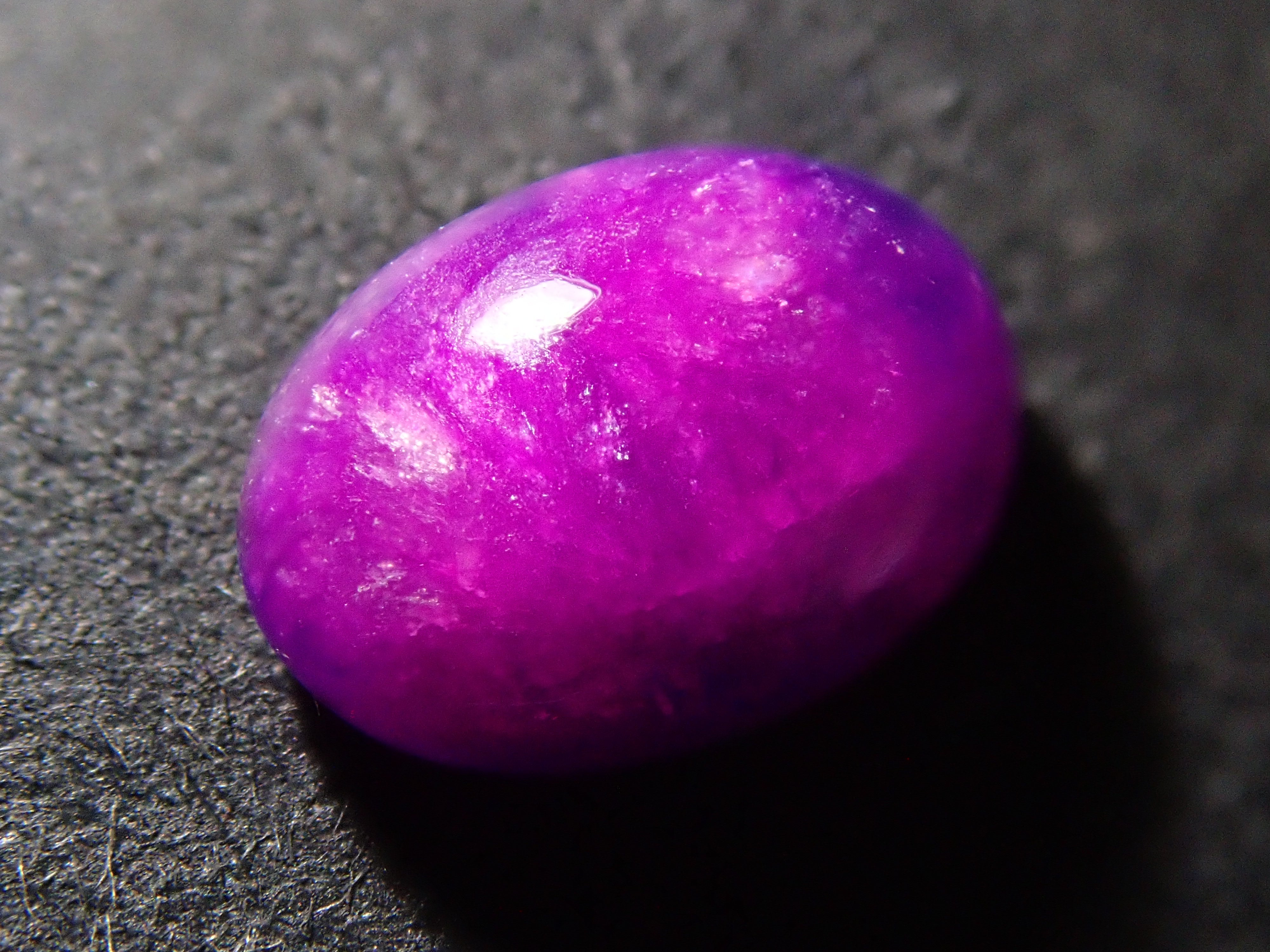 【12561947掲載】南アフリカ産スギライト 0.908ctルース