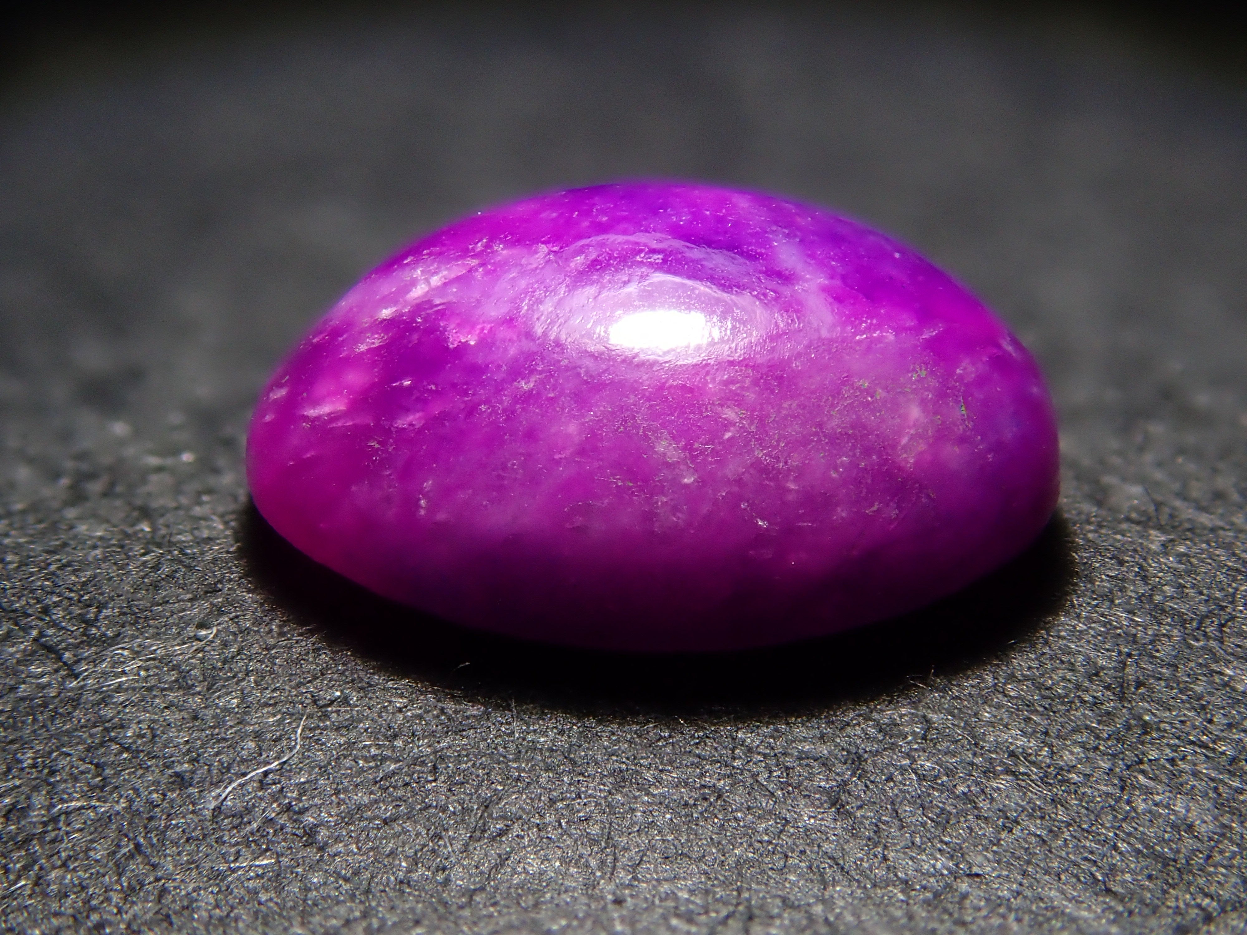 【12561950掲載】南アフリカ産スギライト 0.793ctルース