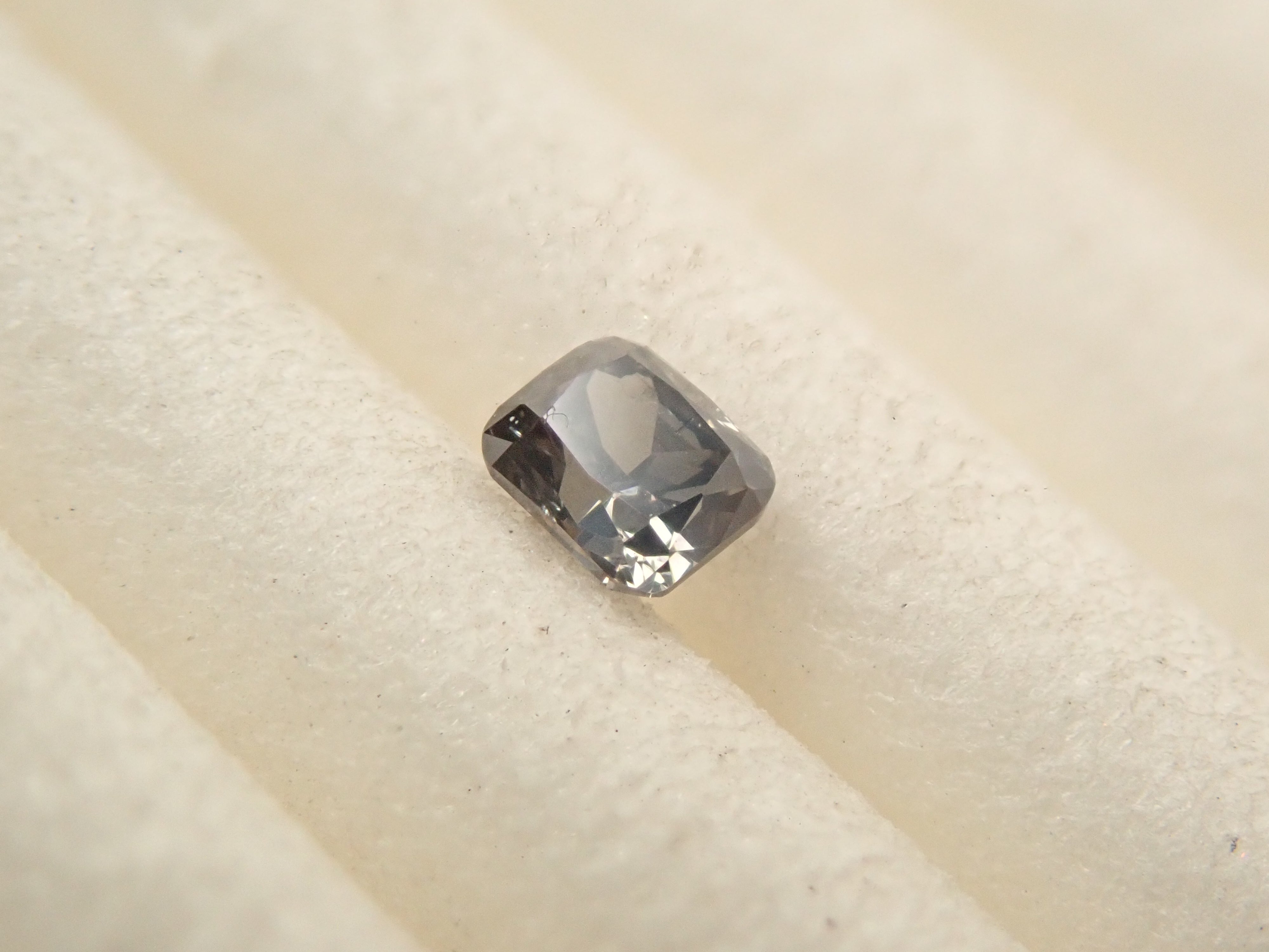 【32501854掲載】グレーダイヤモンド 0.079ctルース(FANCY DARK GRAY, I-1)