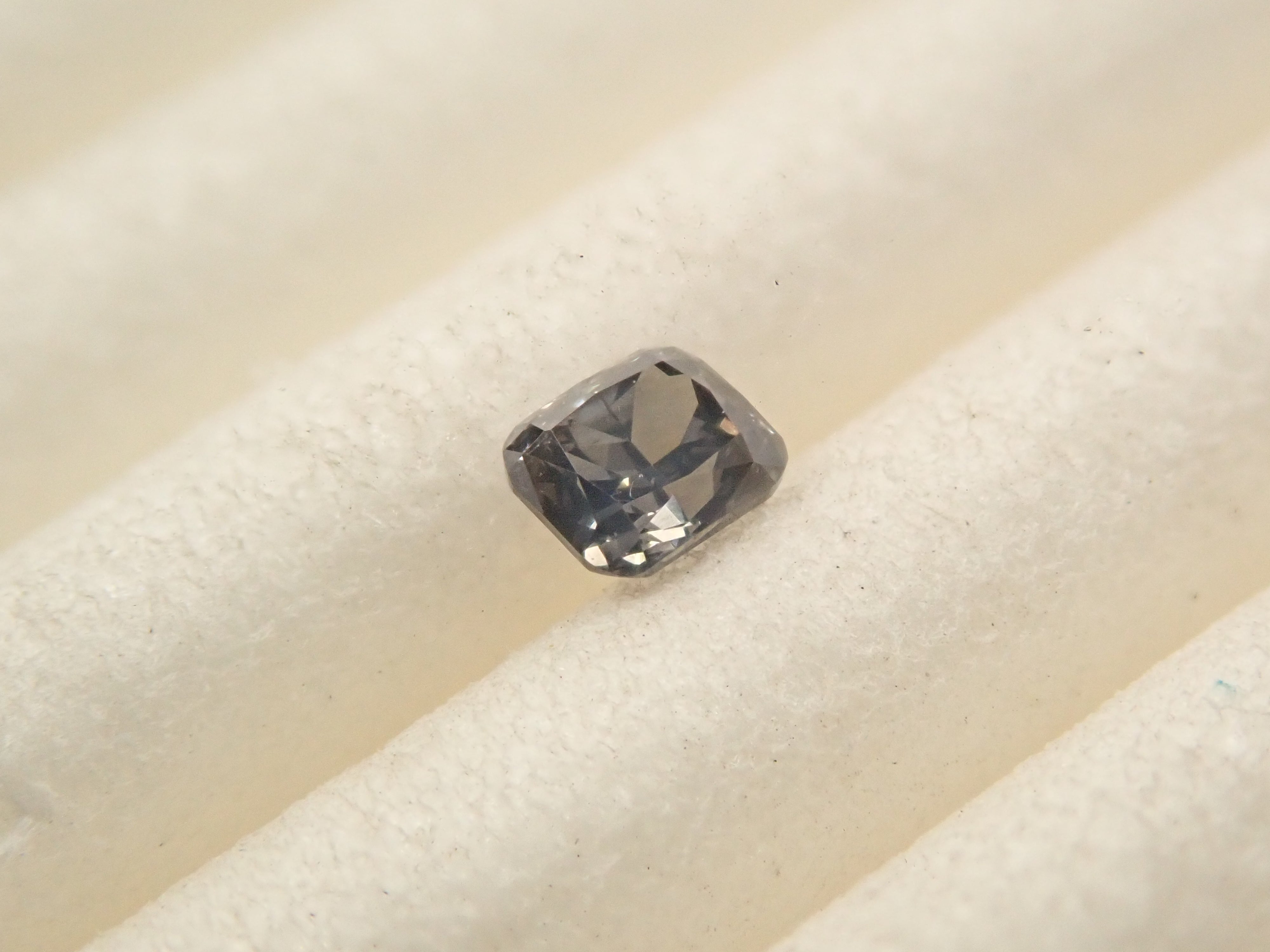 【32501854掲載】グレーダイヤモンド 0.079ctルース(FANCY DARK GRAY, I-1)