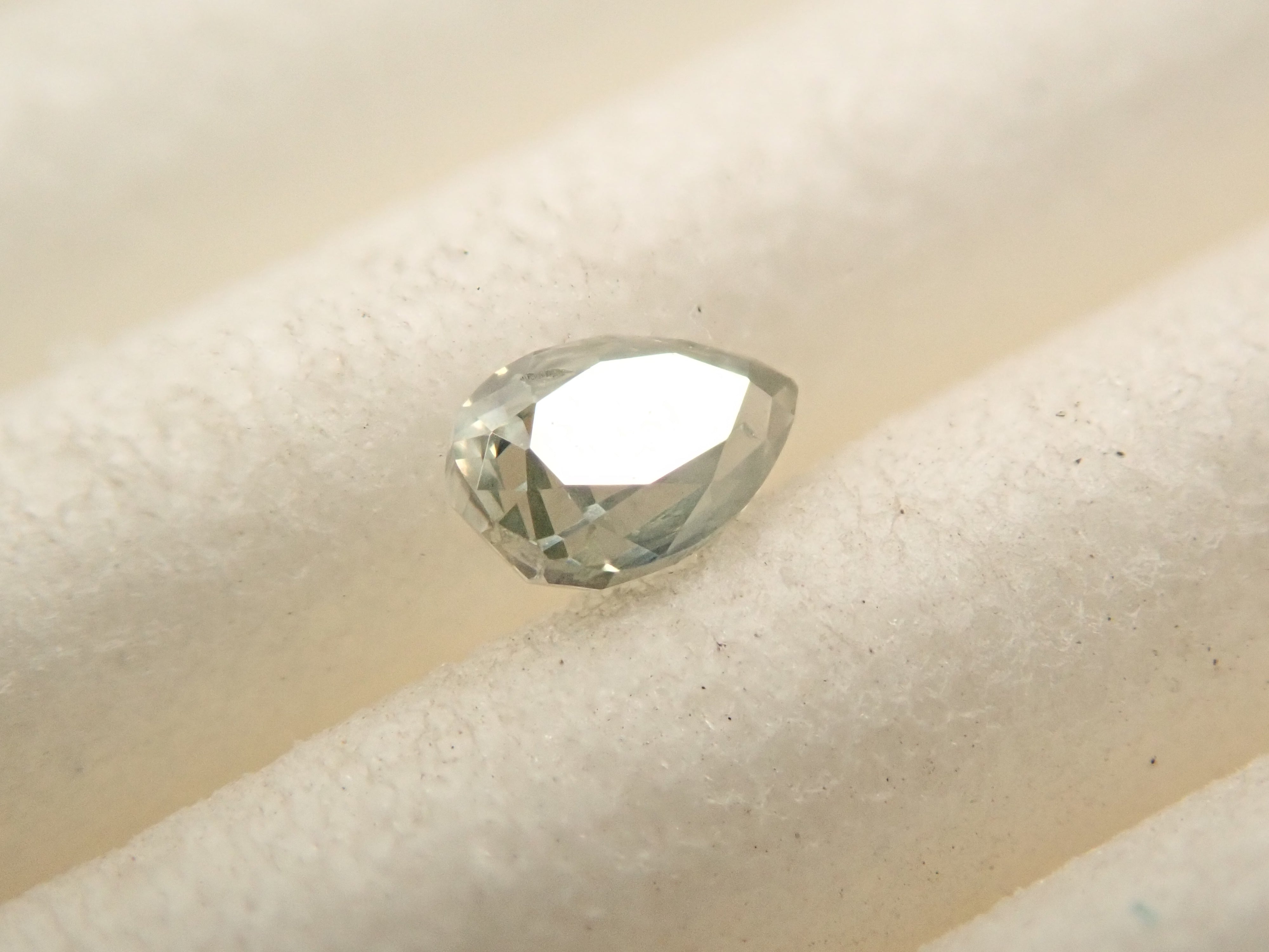 【32501855掲載】グリーンダイヤモンド 0.084ctルース(FANCY GRAY GREEN, I-1)