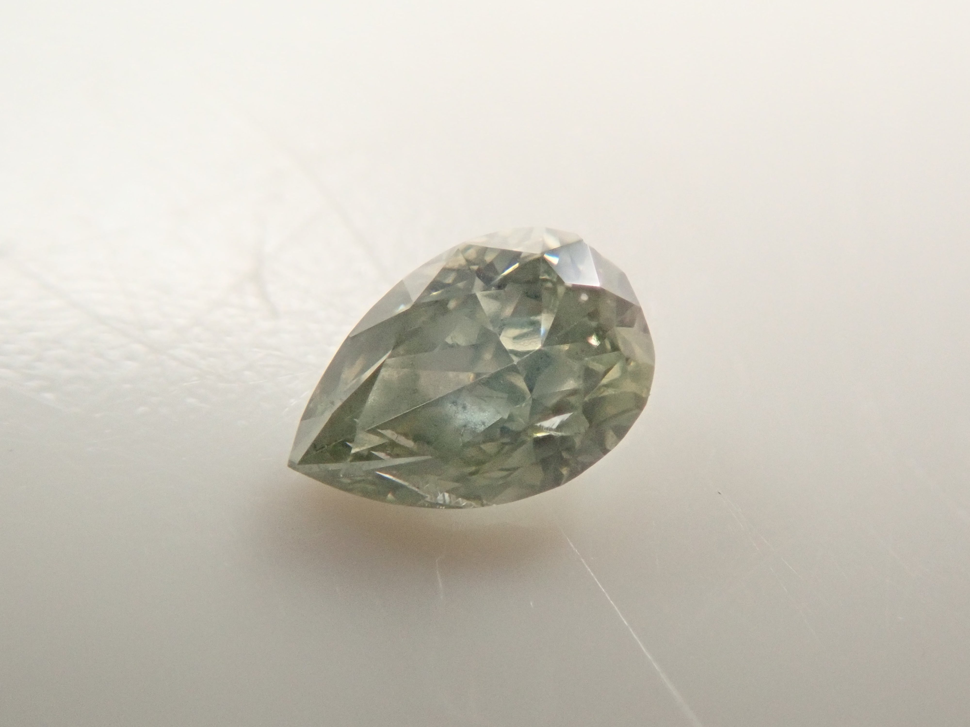 【32501855掲載】グリーンダイヤモンド 0.084ctルース(FANCY GRAY GREEN, I-1)