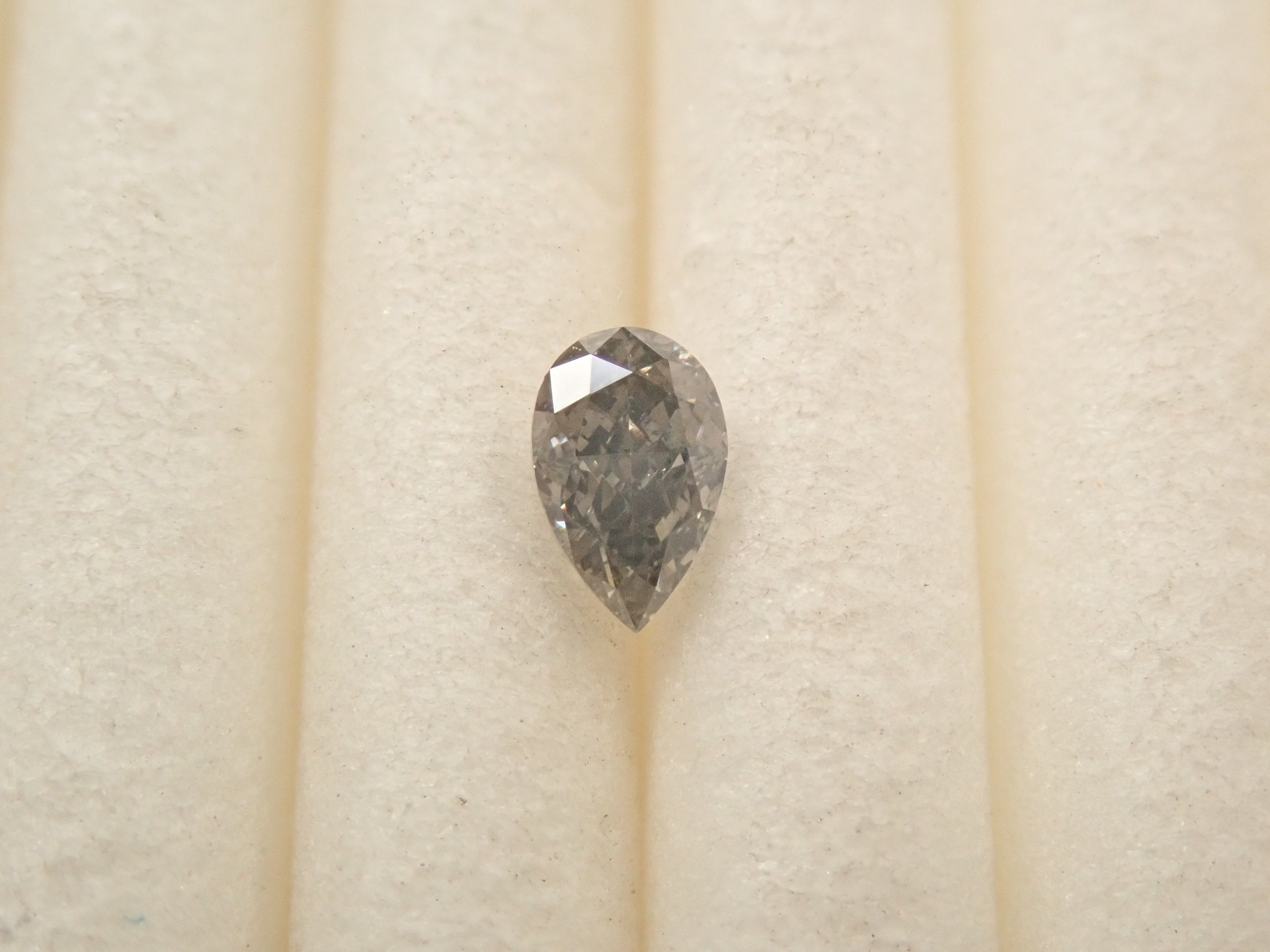 【32501856掲載】グレーダイヤモンド 0.107ctルース(FANCY GRAY, I-1)