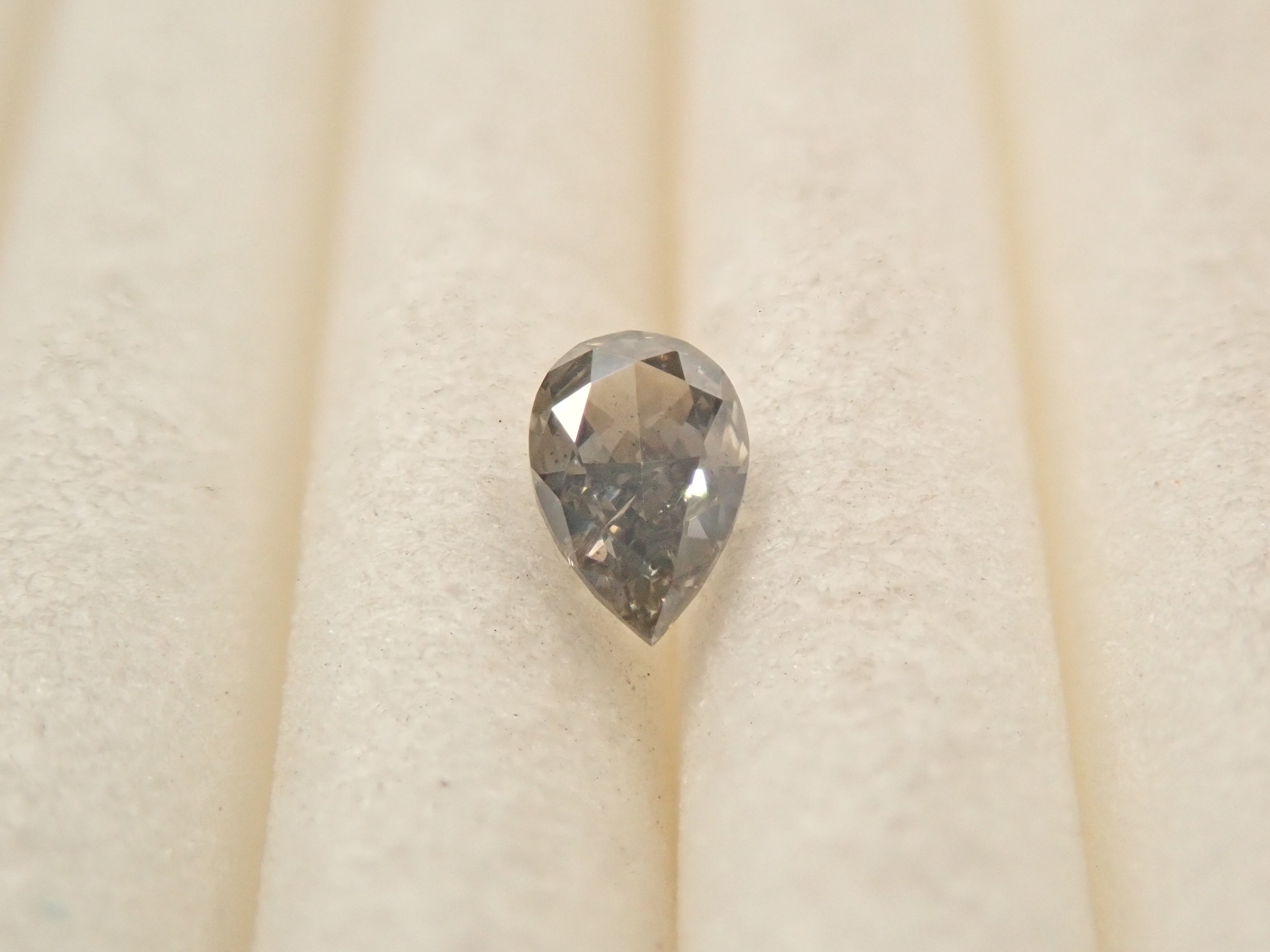 【32501856掲載】グレーダイヤモンド 0.107ctルース(FANCY GRAY, I-1)