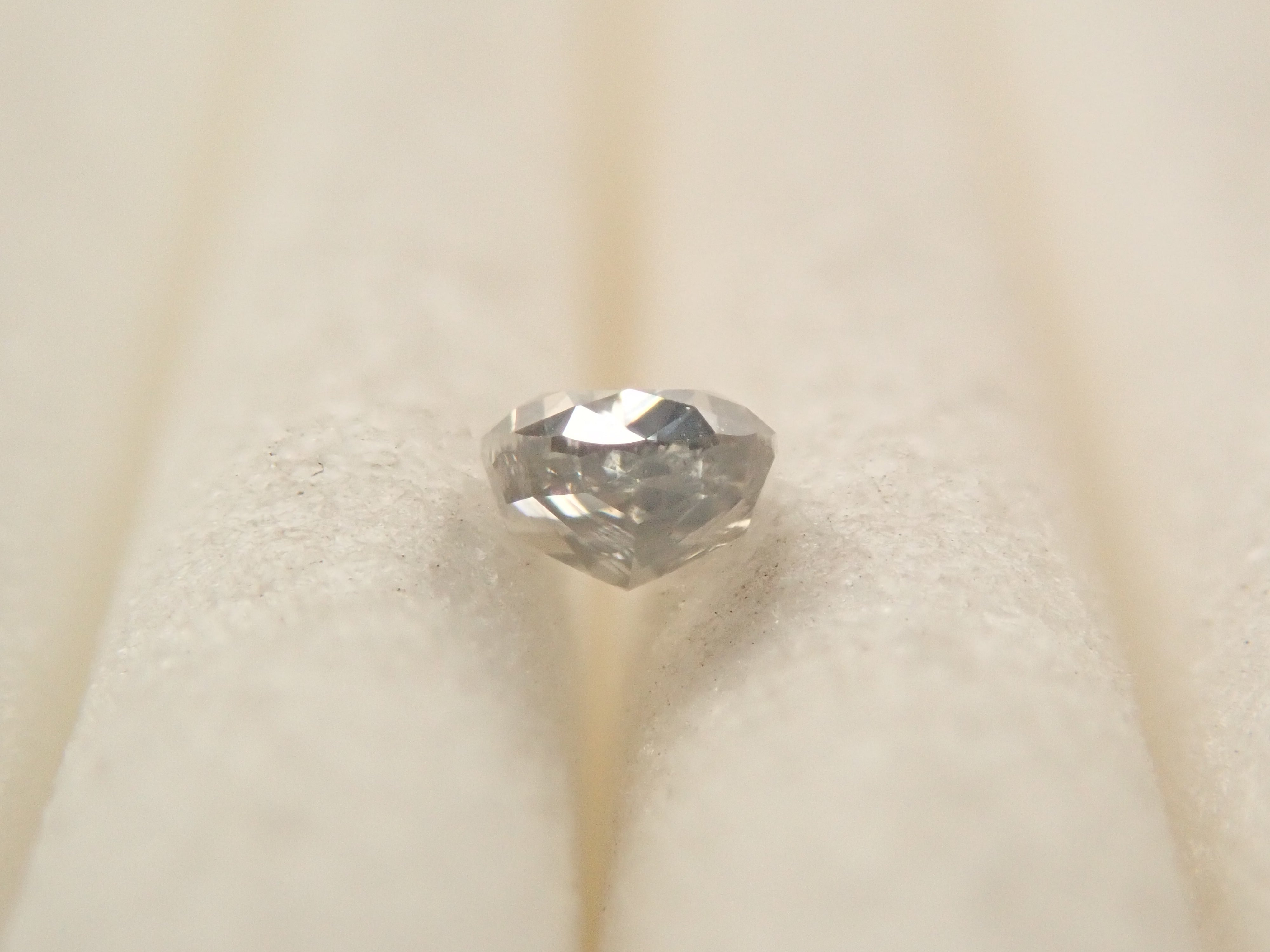 【32501856掲載】グレーダイヤモンド 0.107ctルース(FANCY GRAY, I-1)