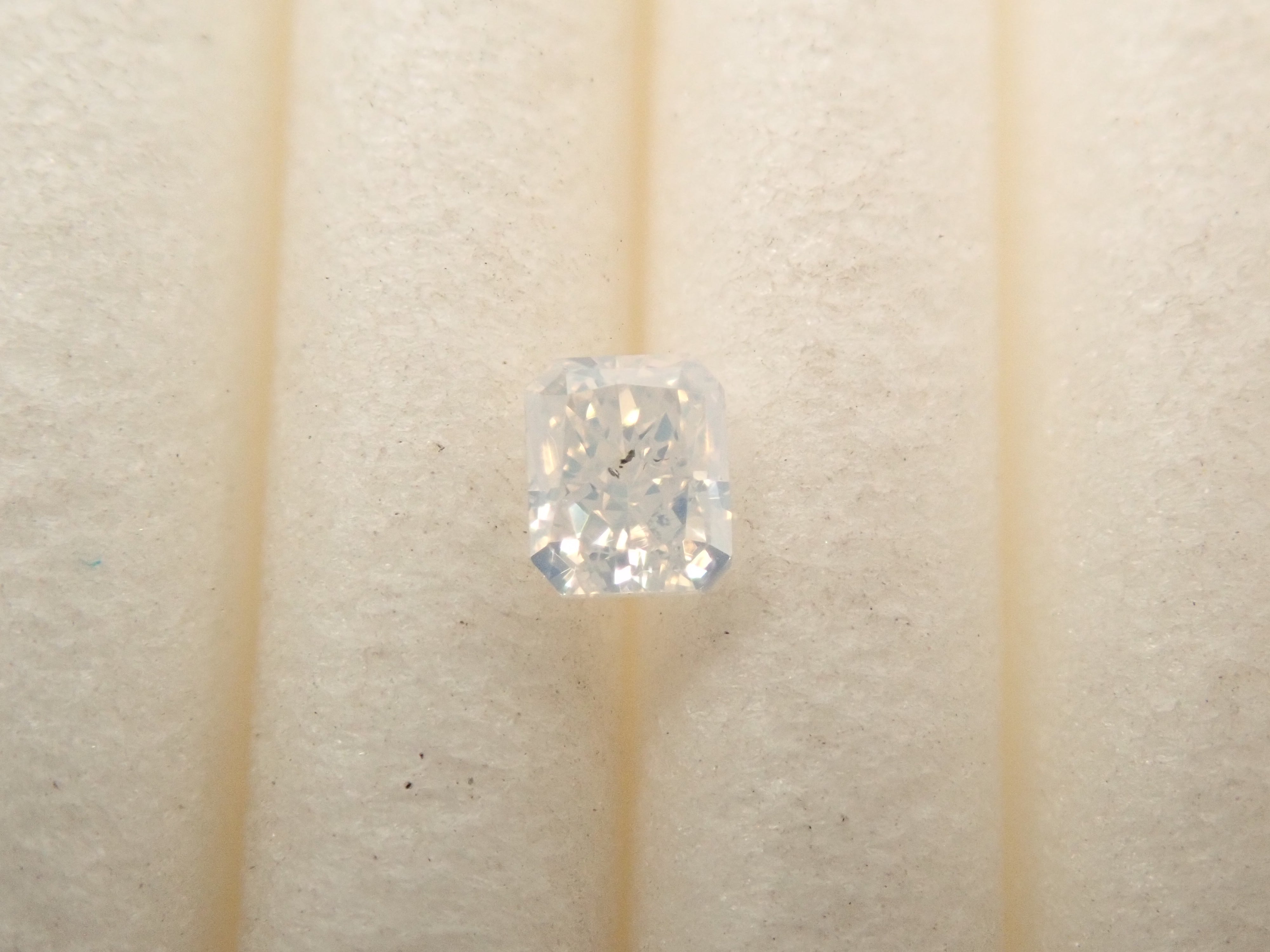 【32501857掲載】ホワイトダイヤモンド 0.108ctルース(FANCY WHITE, I-1)