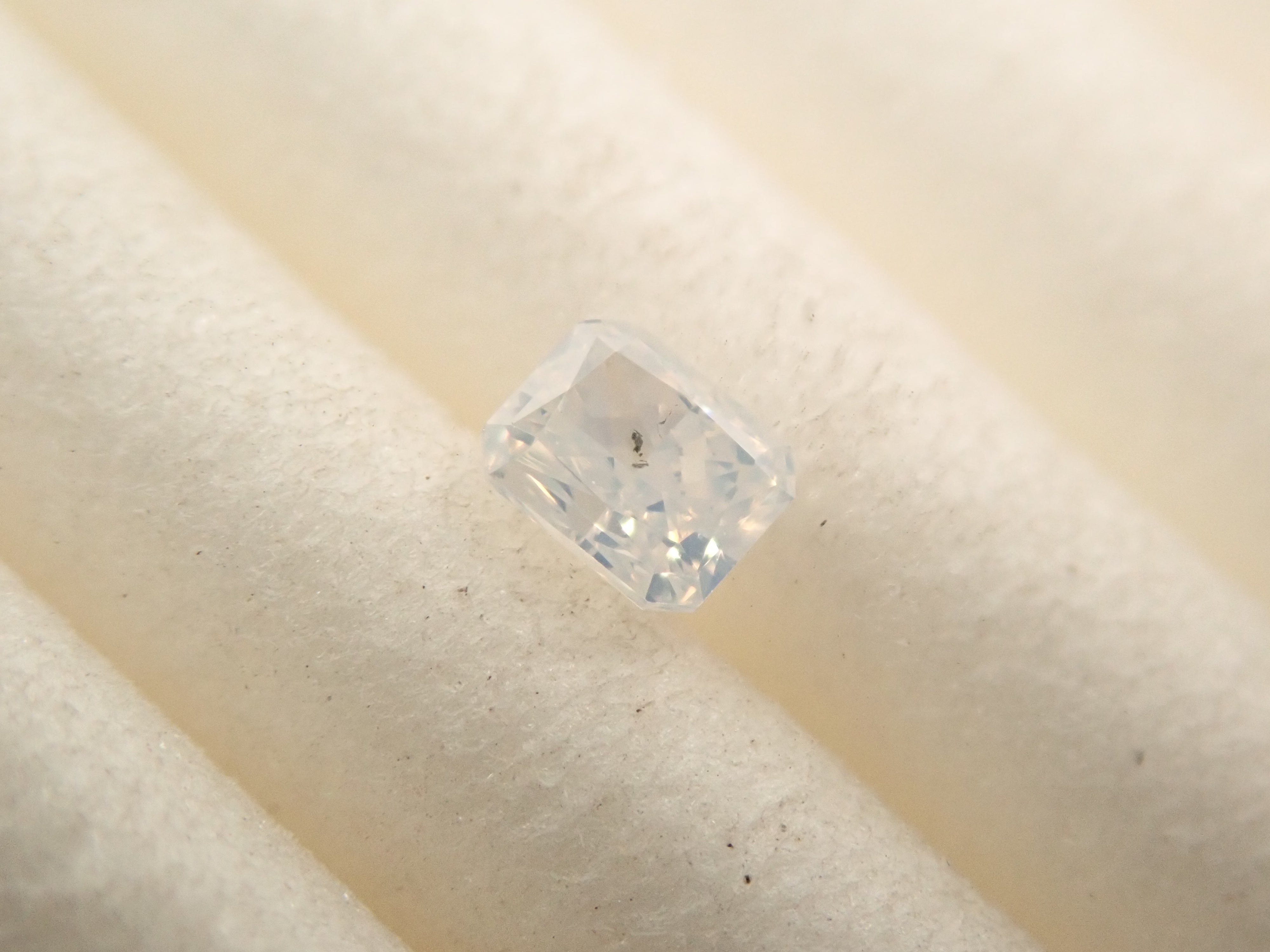 【32501857掲載】ホワイトダイヤモンド 0.108ctルース(FANCY WHITE, I-1)