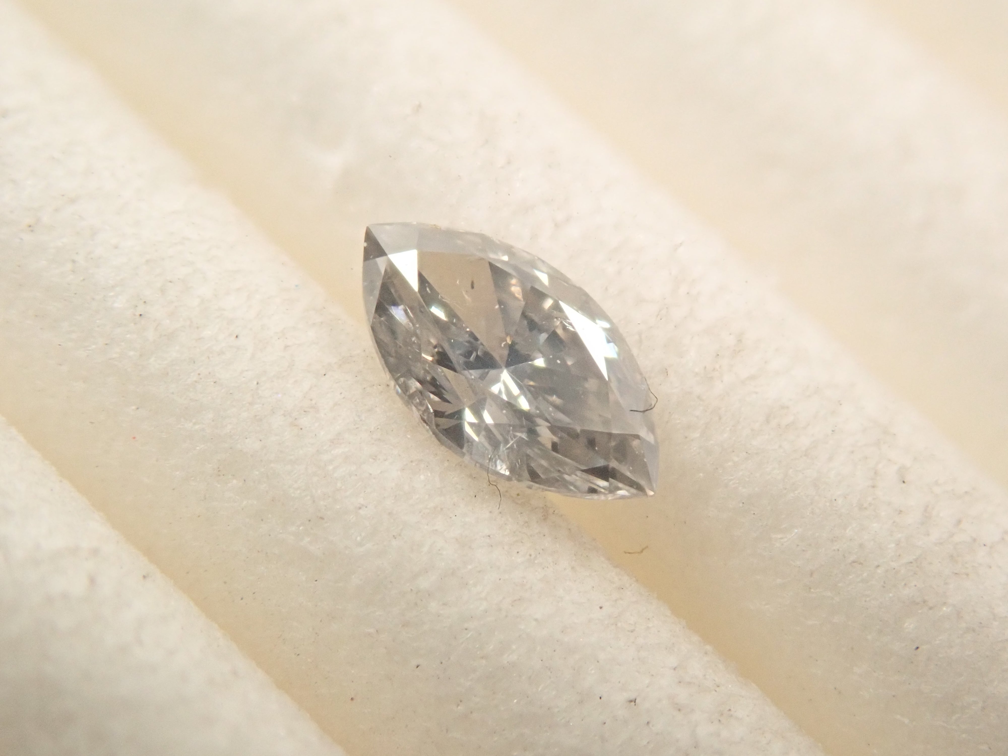 【32501858掲載】グレーダイヤモンド 0.141ctルース(FANCY GRAY, I-1)