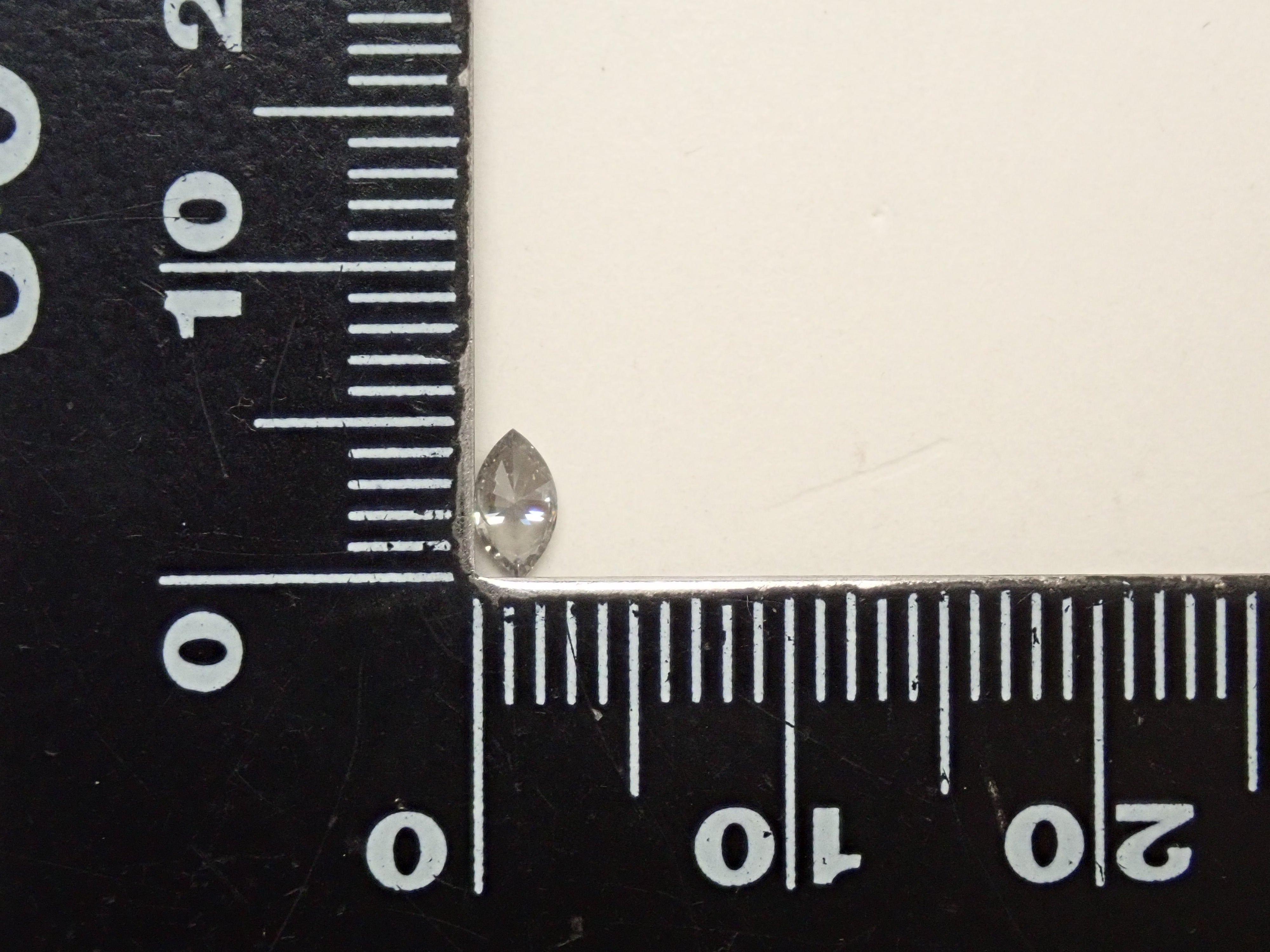 【32501858掲載】グレーダイヤモンド 0.141ctルース(FANCY GRAY, I-1)