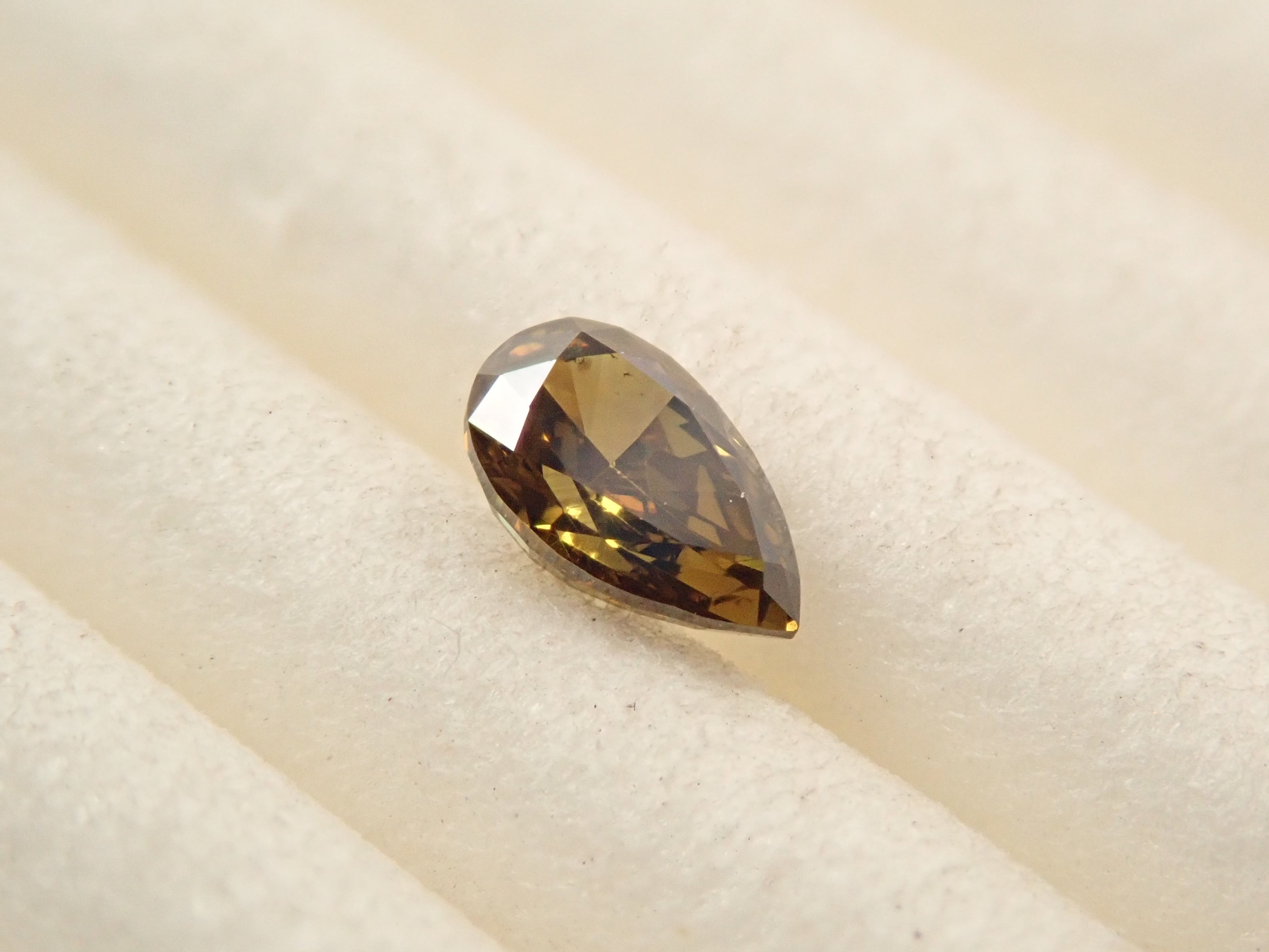 【32501860掲載】ブラウンダイヤモンド 0.174ctルース(FANCY DARK BROWN, SI-2)