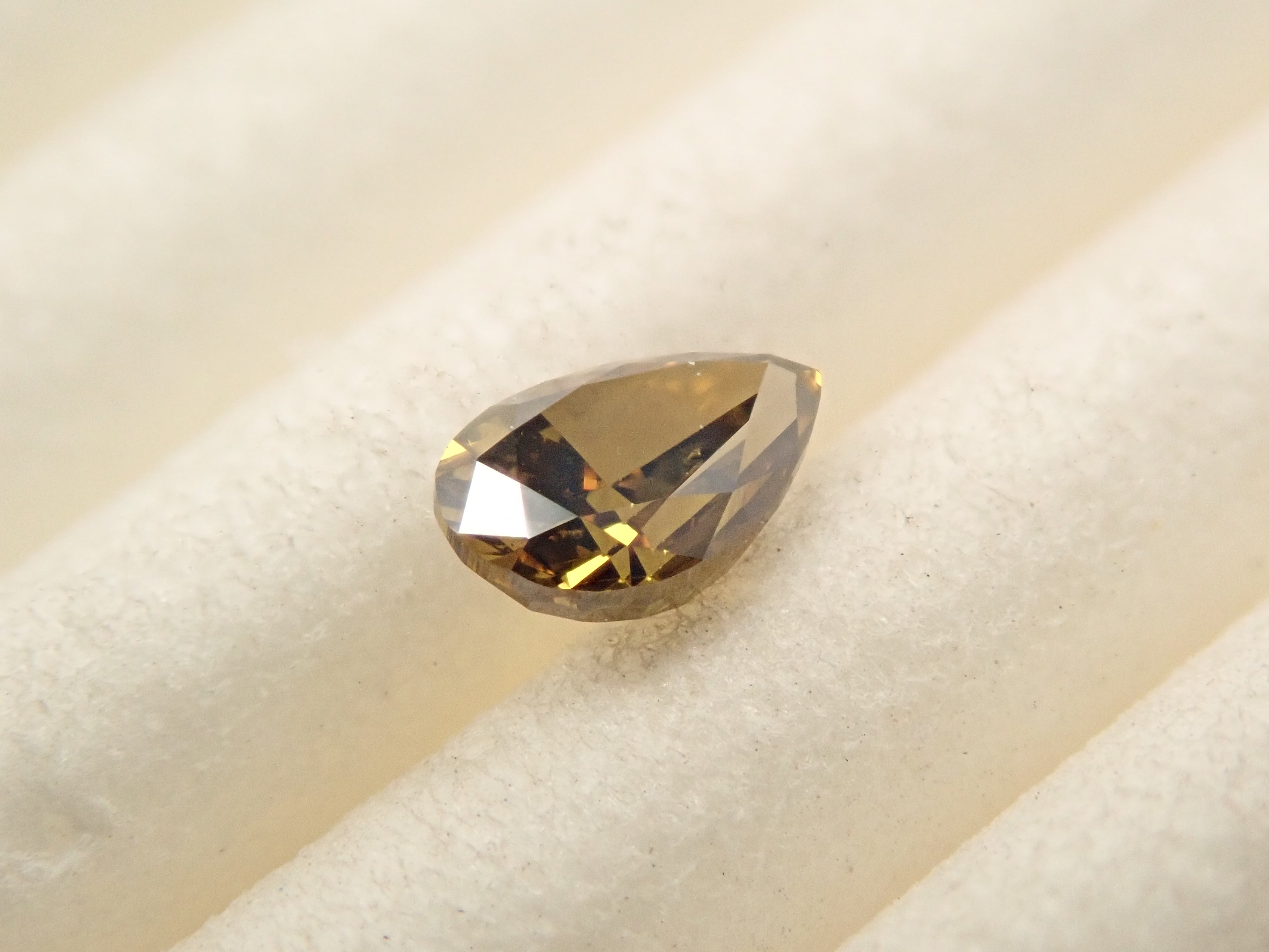 【32501860掲載】ブラウンダイヤモンド 0.174ctルース(FANCY DARK BROWN, SI-2)