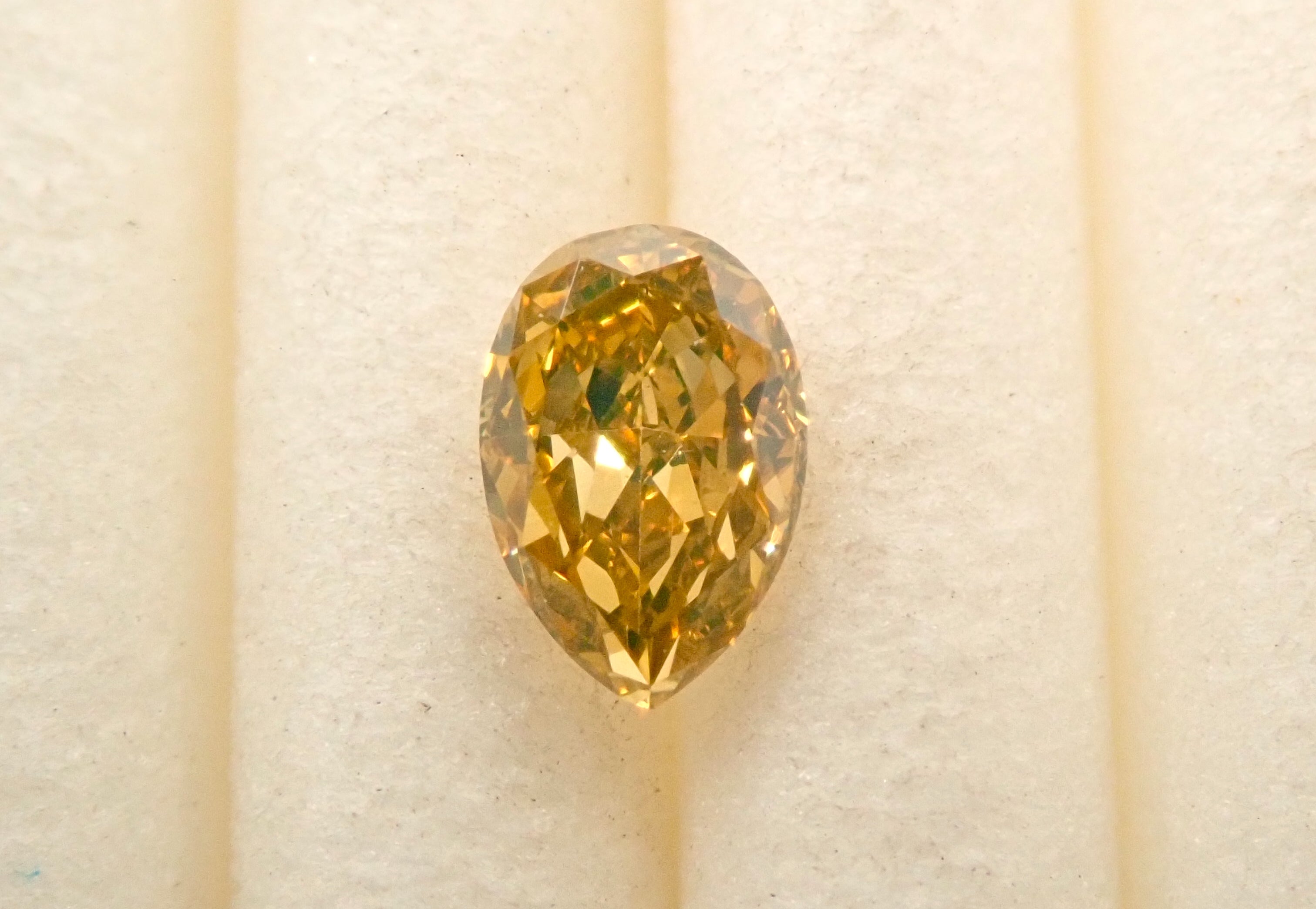 【2/26 22時販売】イエローダイヤモンド 0.209ctルース(FANCY DEEP BROWNISH YELLOW, VVS-2)