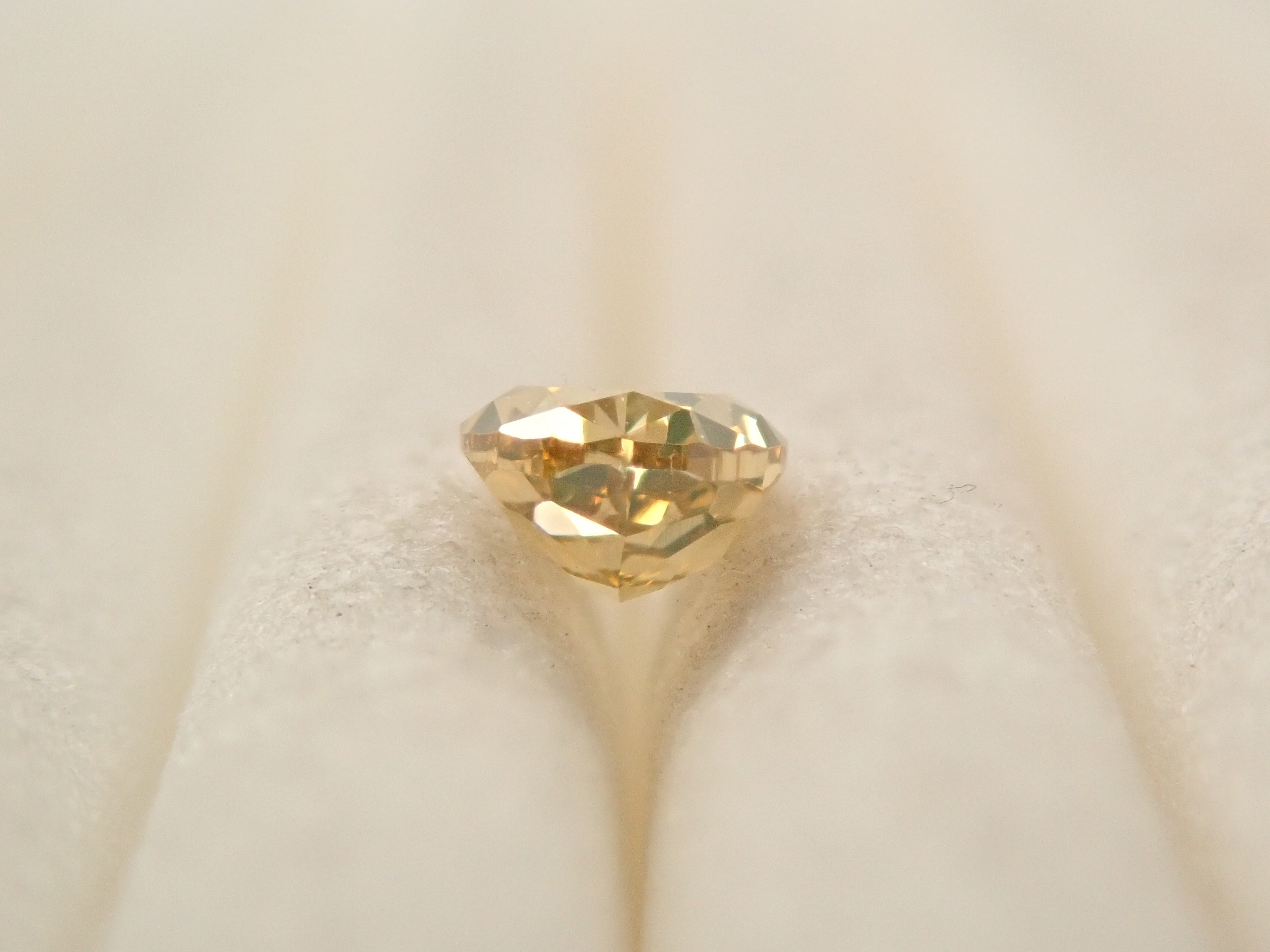 【32501861掲載】イエローダイヤモンド 0.209ctルース(FANCY DEEP BROWNISH YELLOW, VVS-2)