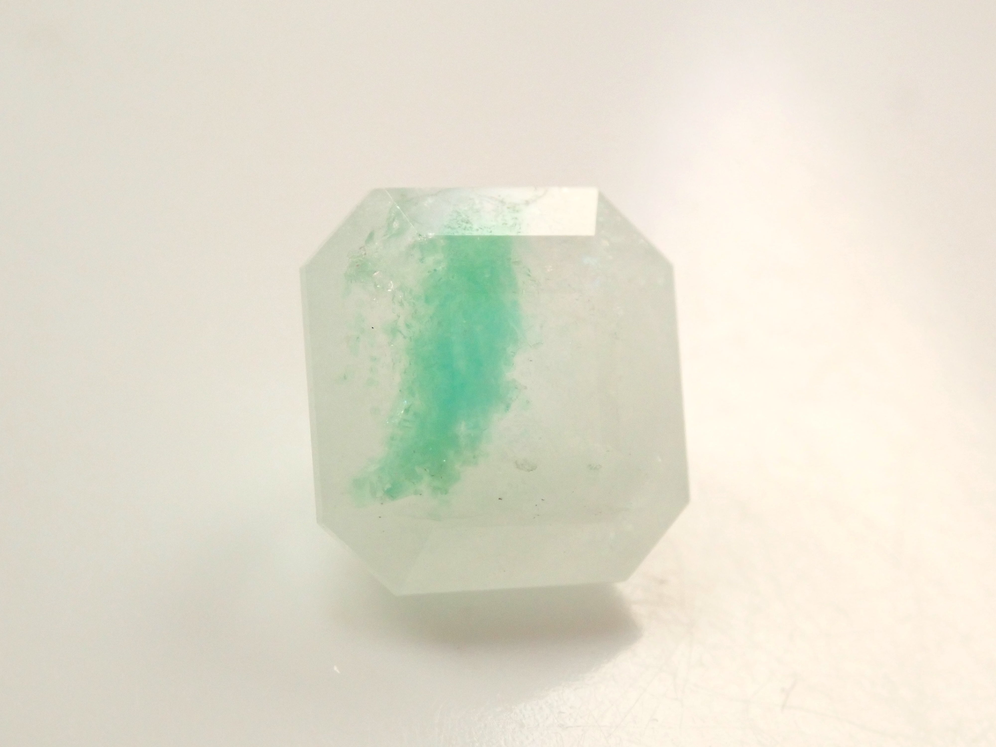 パキスタン産エメラルドインクォーツ 3.020ctルース