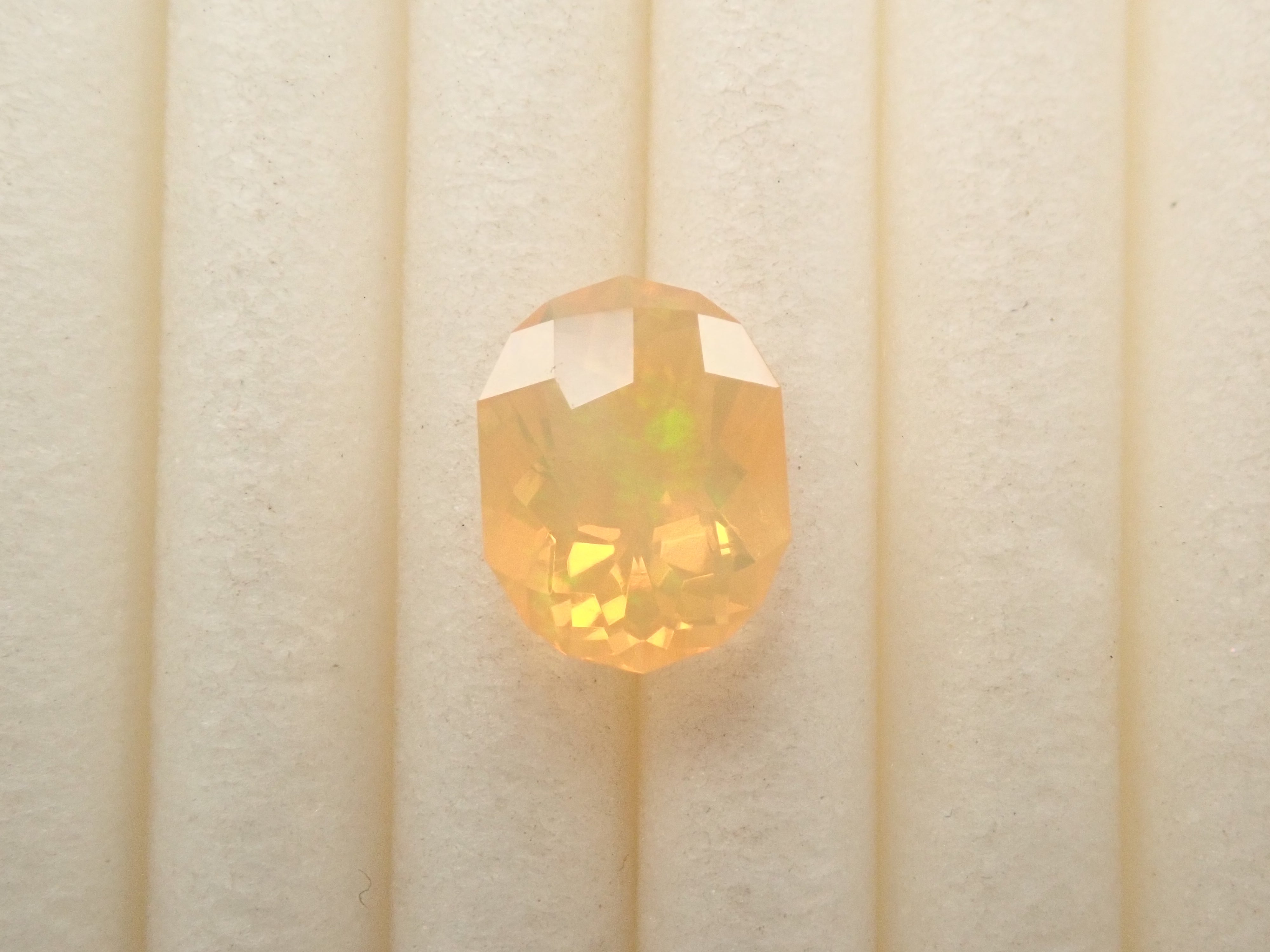 メキシコ産ファイアオパール（ファセットカット） 0.501ctルース