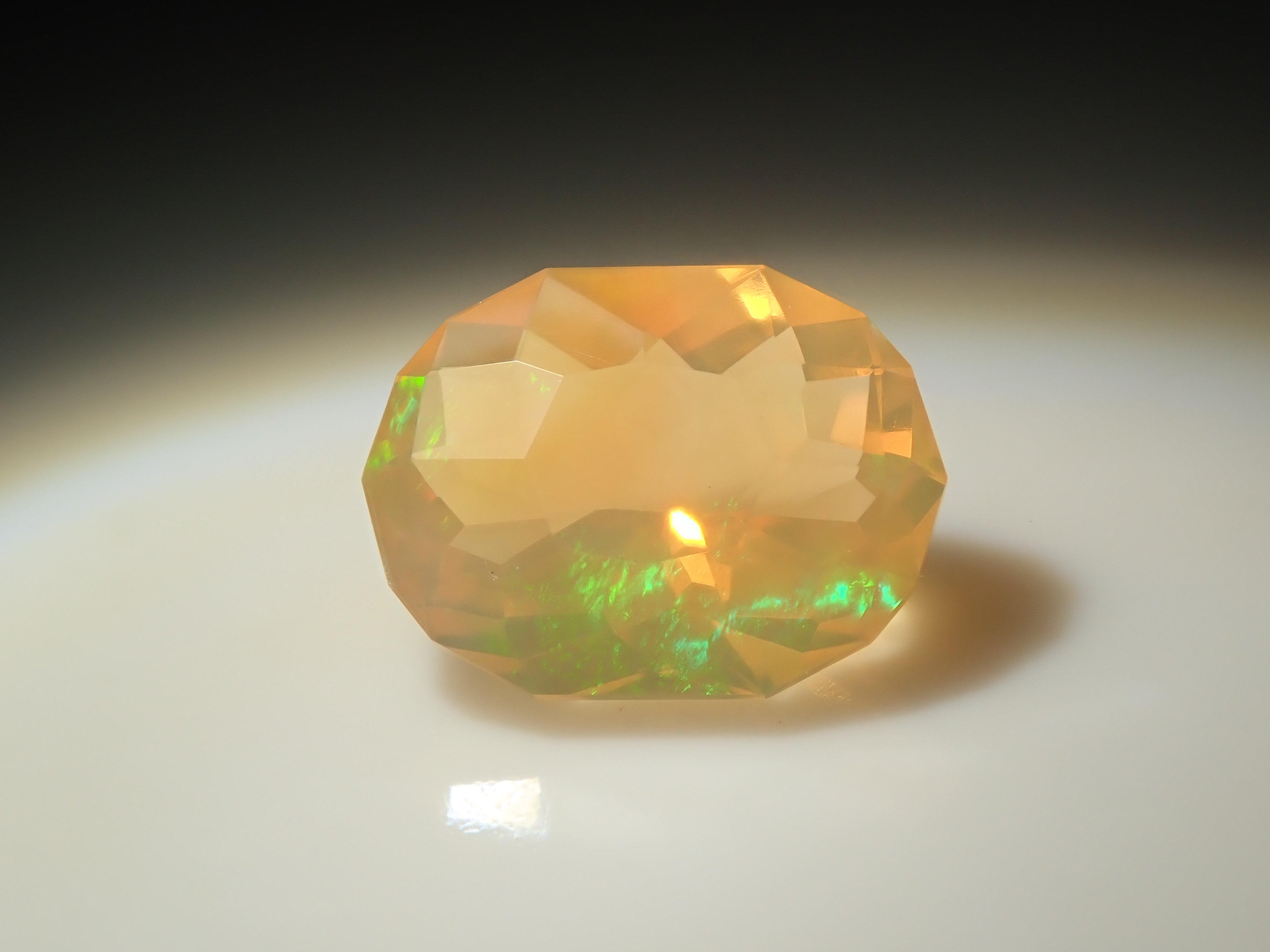 メキシコ産ファイアオパール（ファセットカット） 0.501ctルース