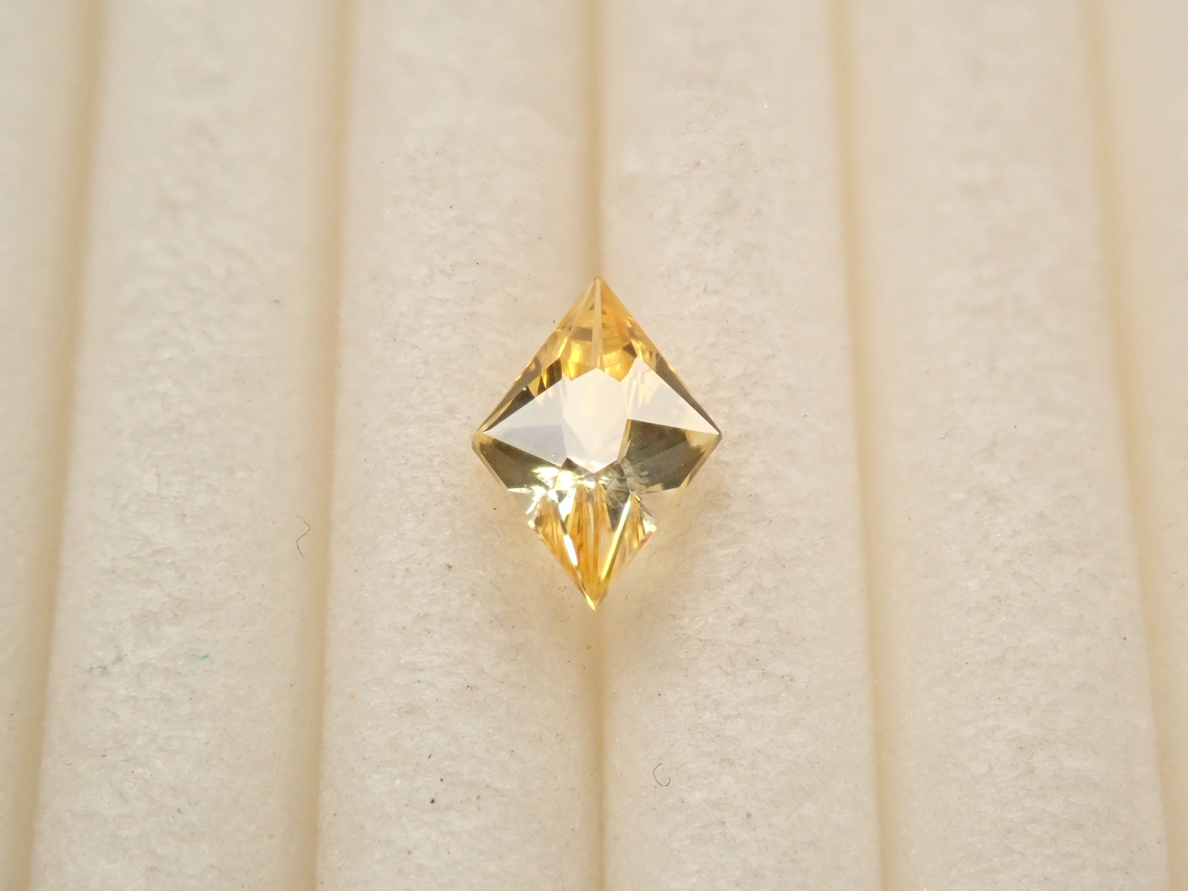 【12561129掲載】スリランカ産イエローサファイア 0.291ctルース