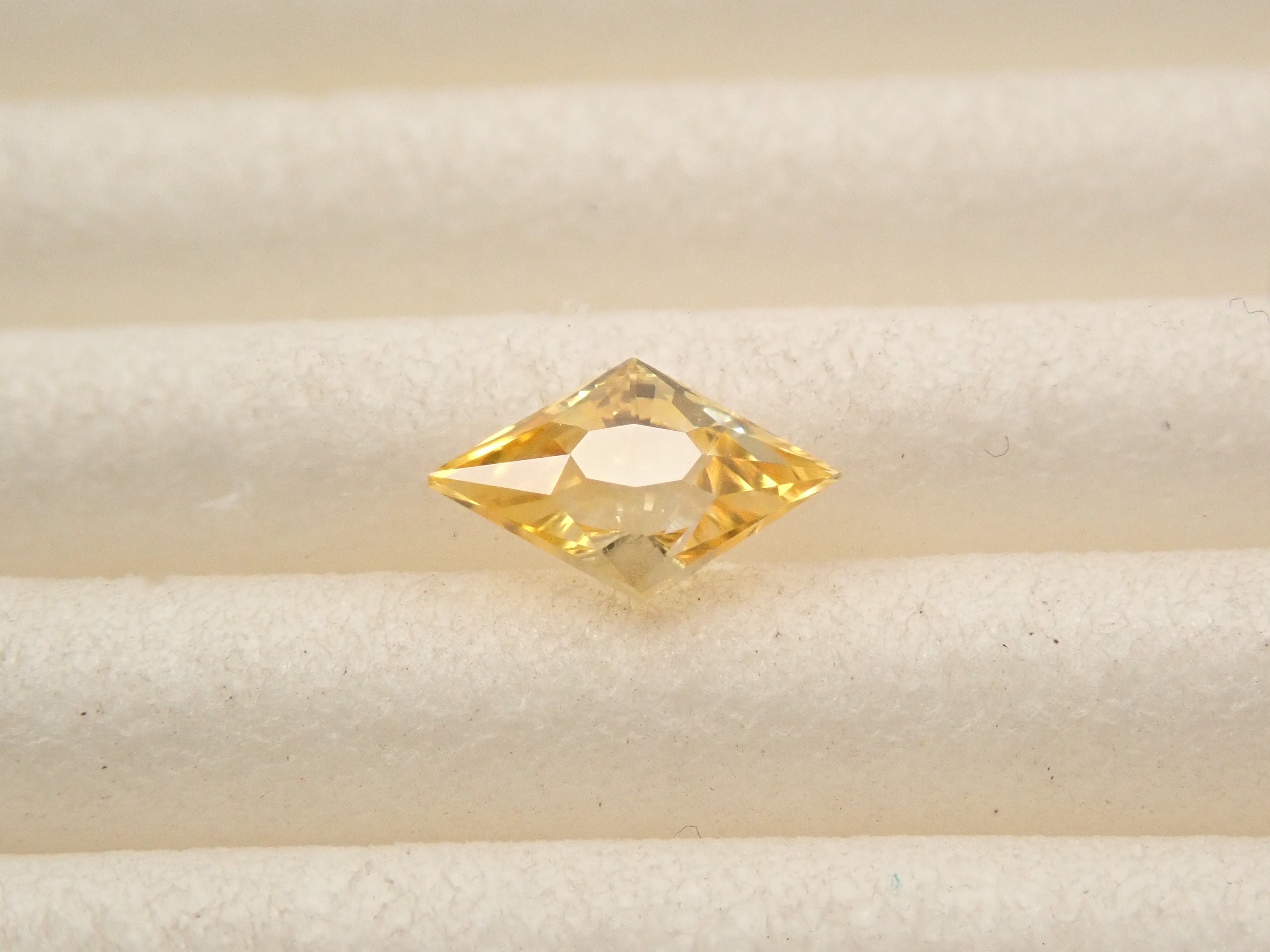 【12561129掲載】スリランカ産イエローサファイア 0.291ctルース