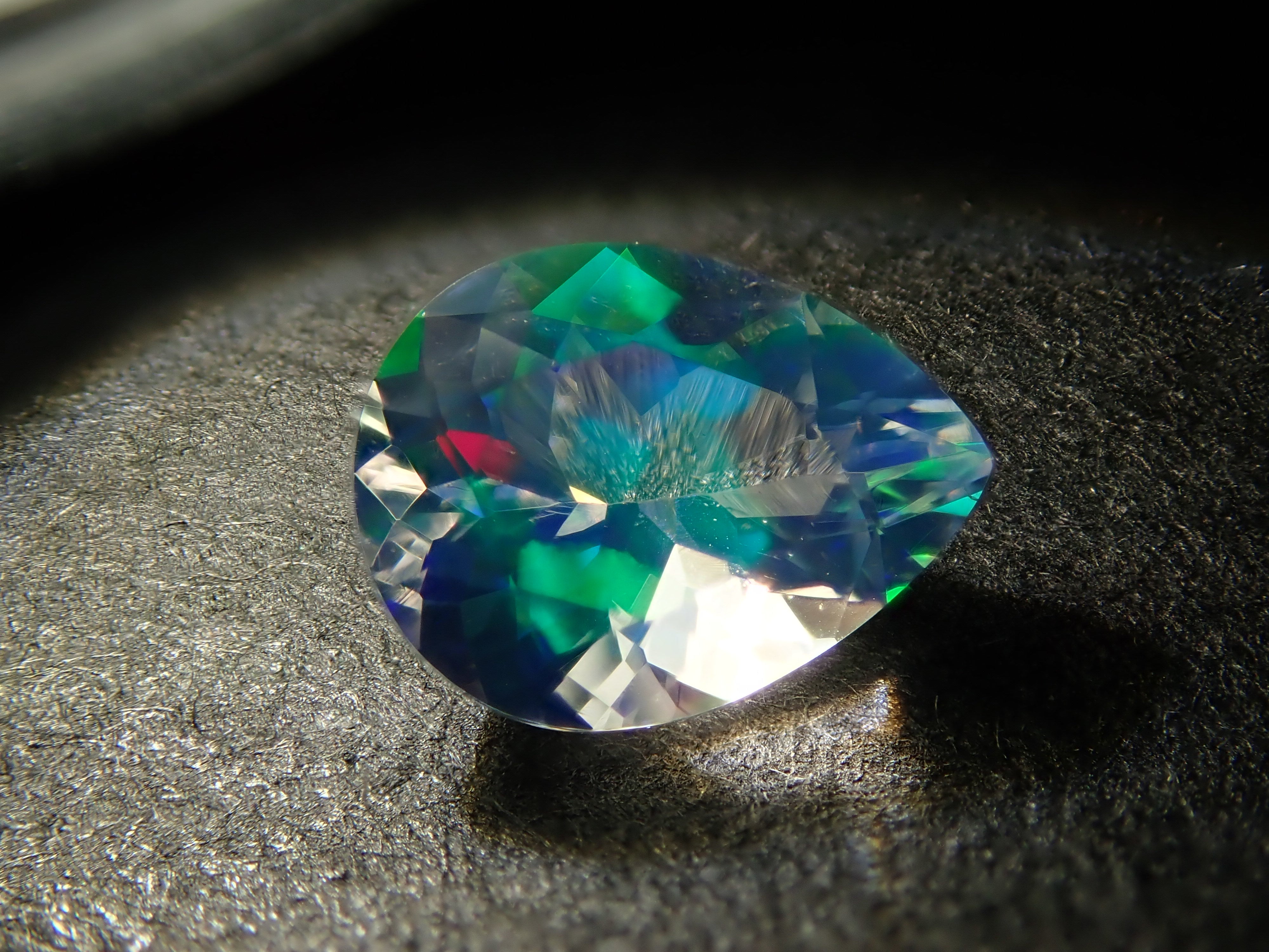 【12561168掲載】メキシコ産ウォーターオパール（ファセットカット） 0.349ctルース