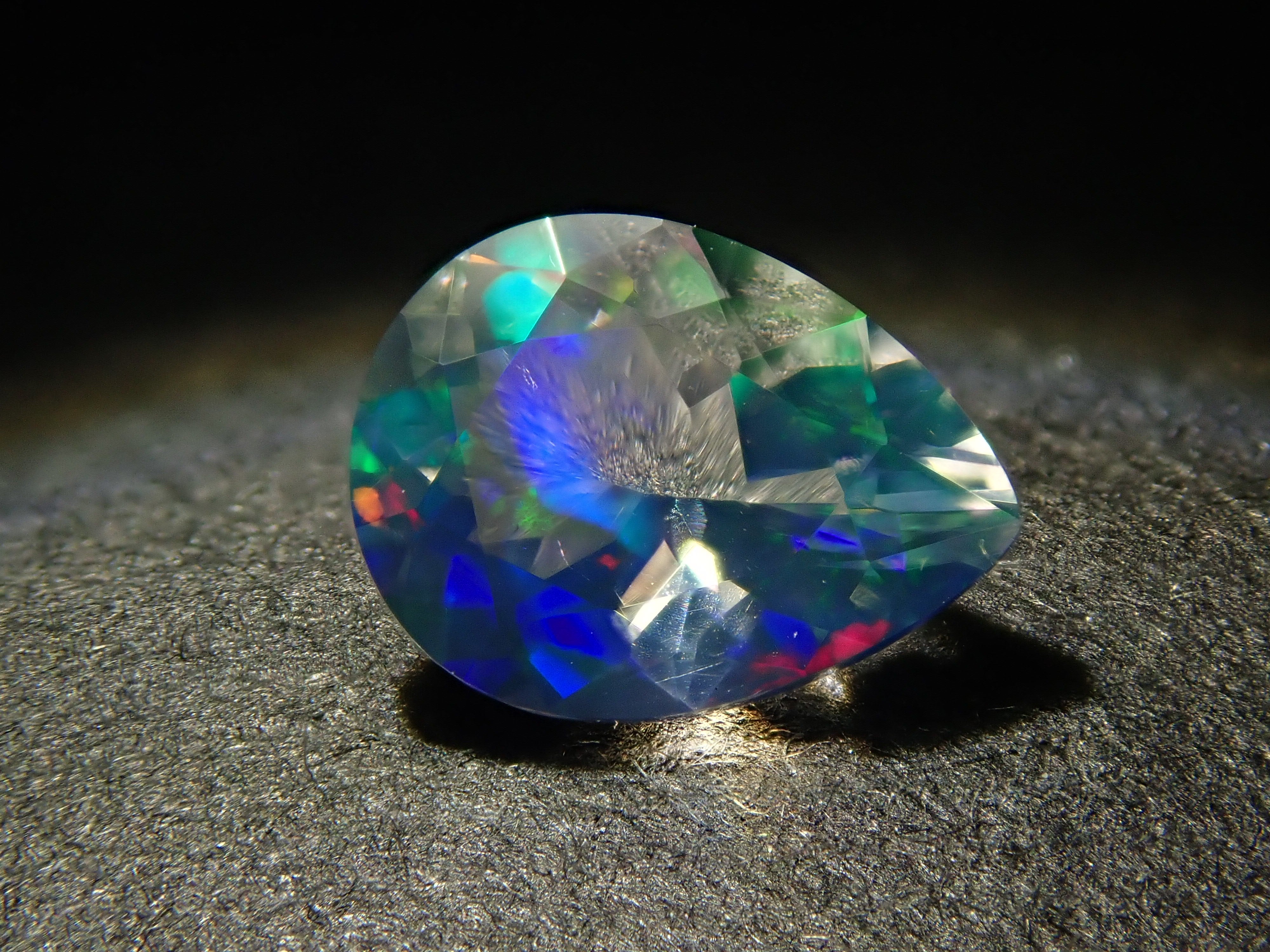 【12561168掲載】メキシコ産ウォーターオパール（ファセットカット） 0.349ctルース