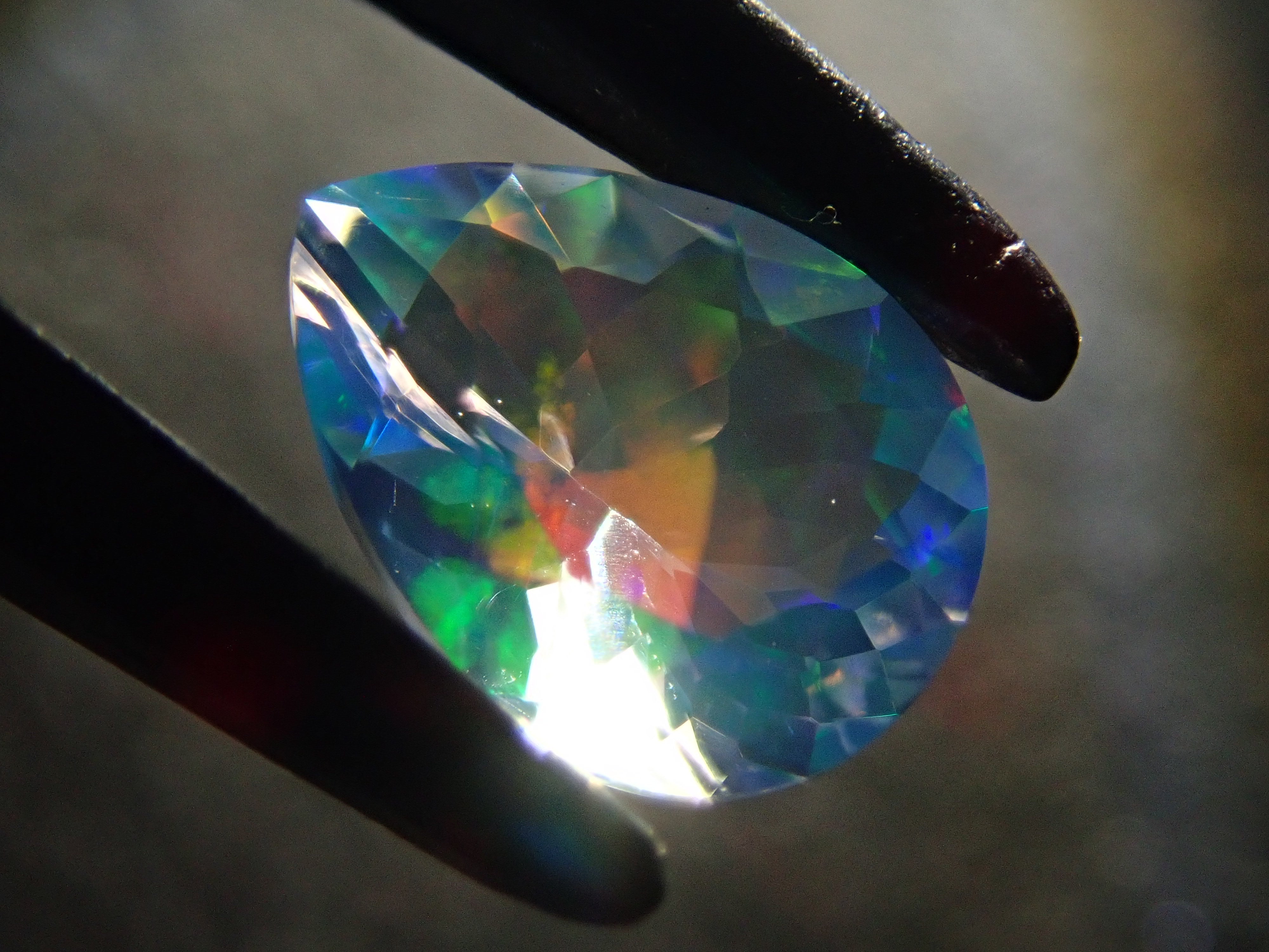 【12561168掲載】メキシコ産ウォーターオパール（ファセットカット） 0.349ctルース