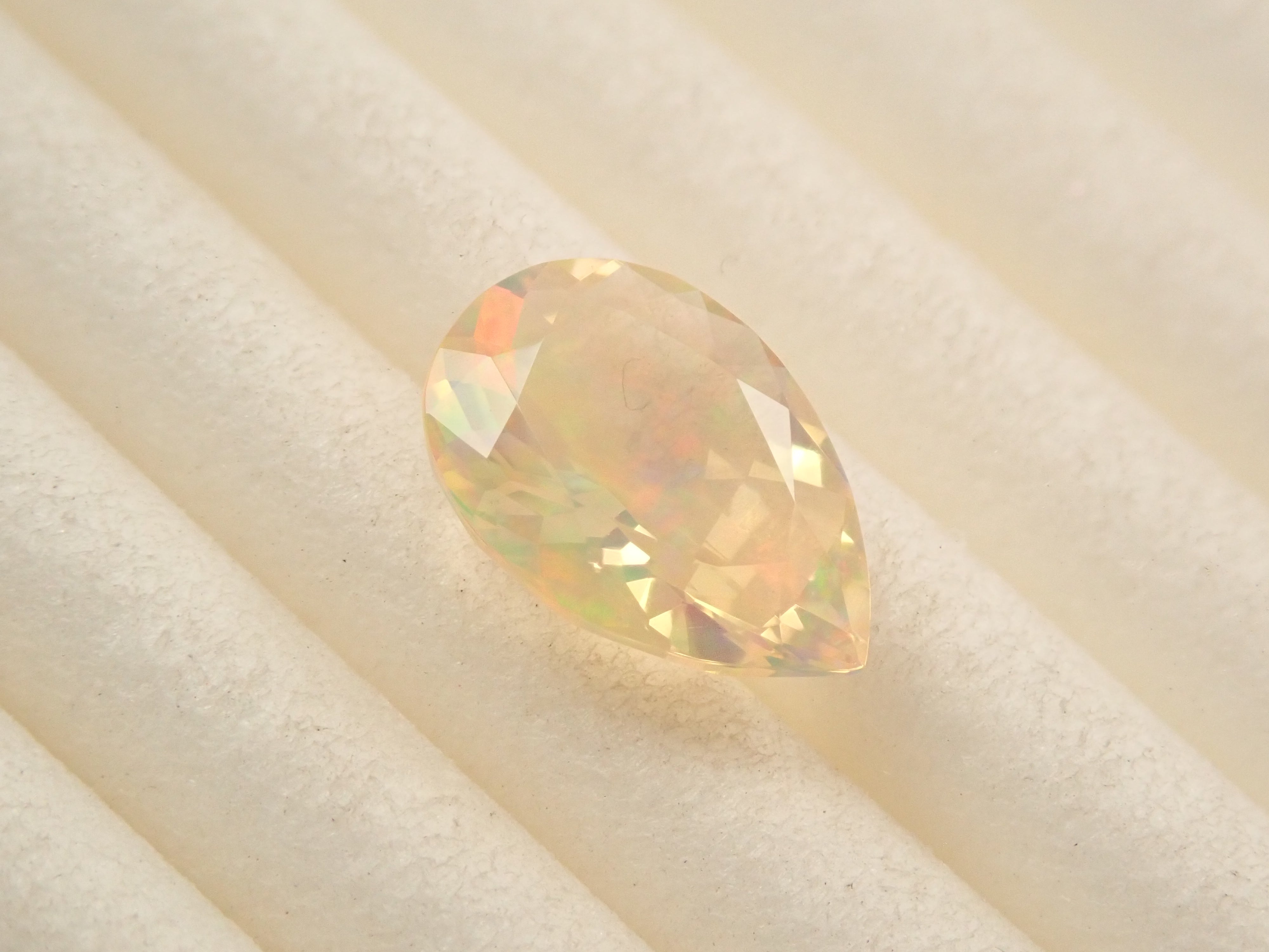 【12561173掲載】メキシコ産ファイアオパール（ファセットカット） 0.645ctルース