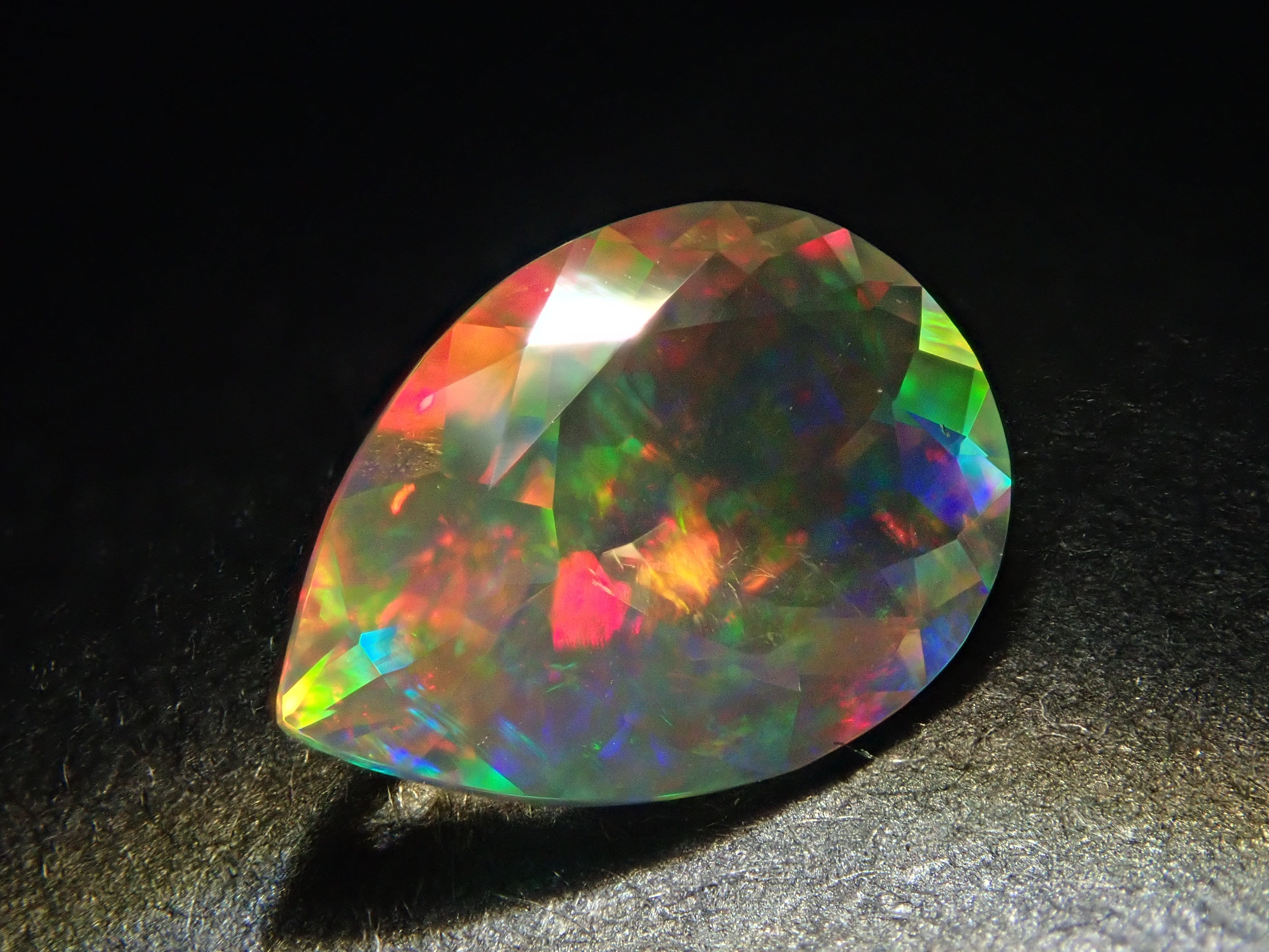 【12561173掲載】メキシコ産ファイアオパール（ファセットカット） 0.645ctルース