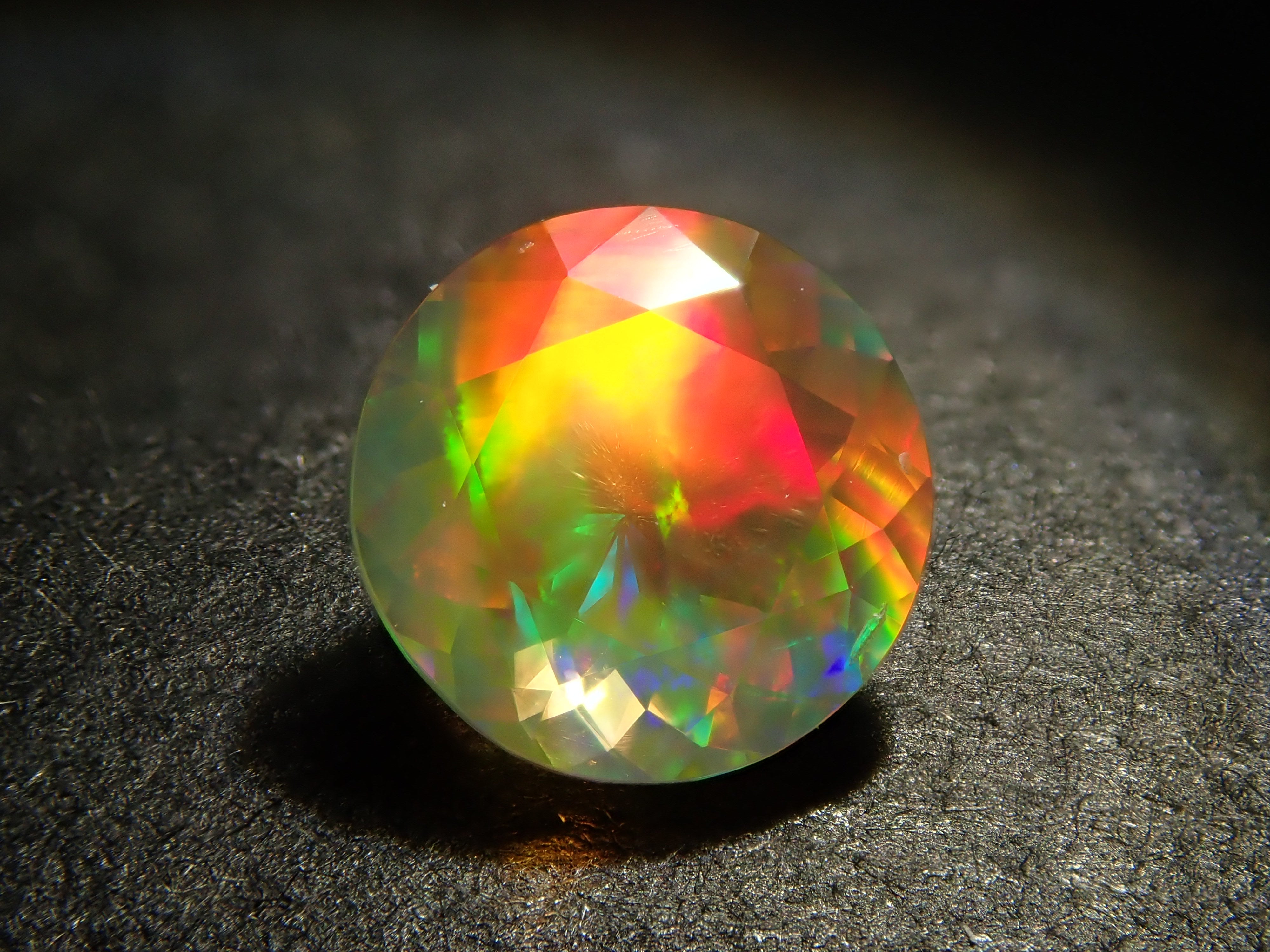 【12561174掲載】メキシコ産ファイアオパール（ファセットカット） 0.517ctルース