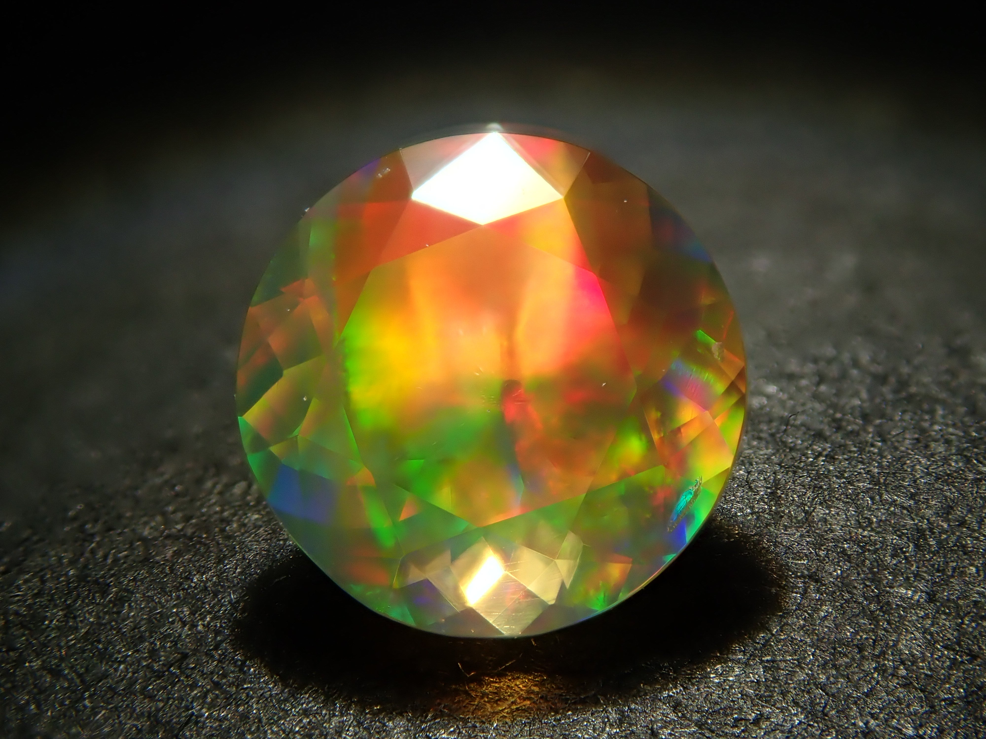 【12561174掲載】メキシコ産ファイアオパール（ファセットカット） 0.517ctルース