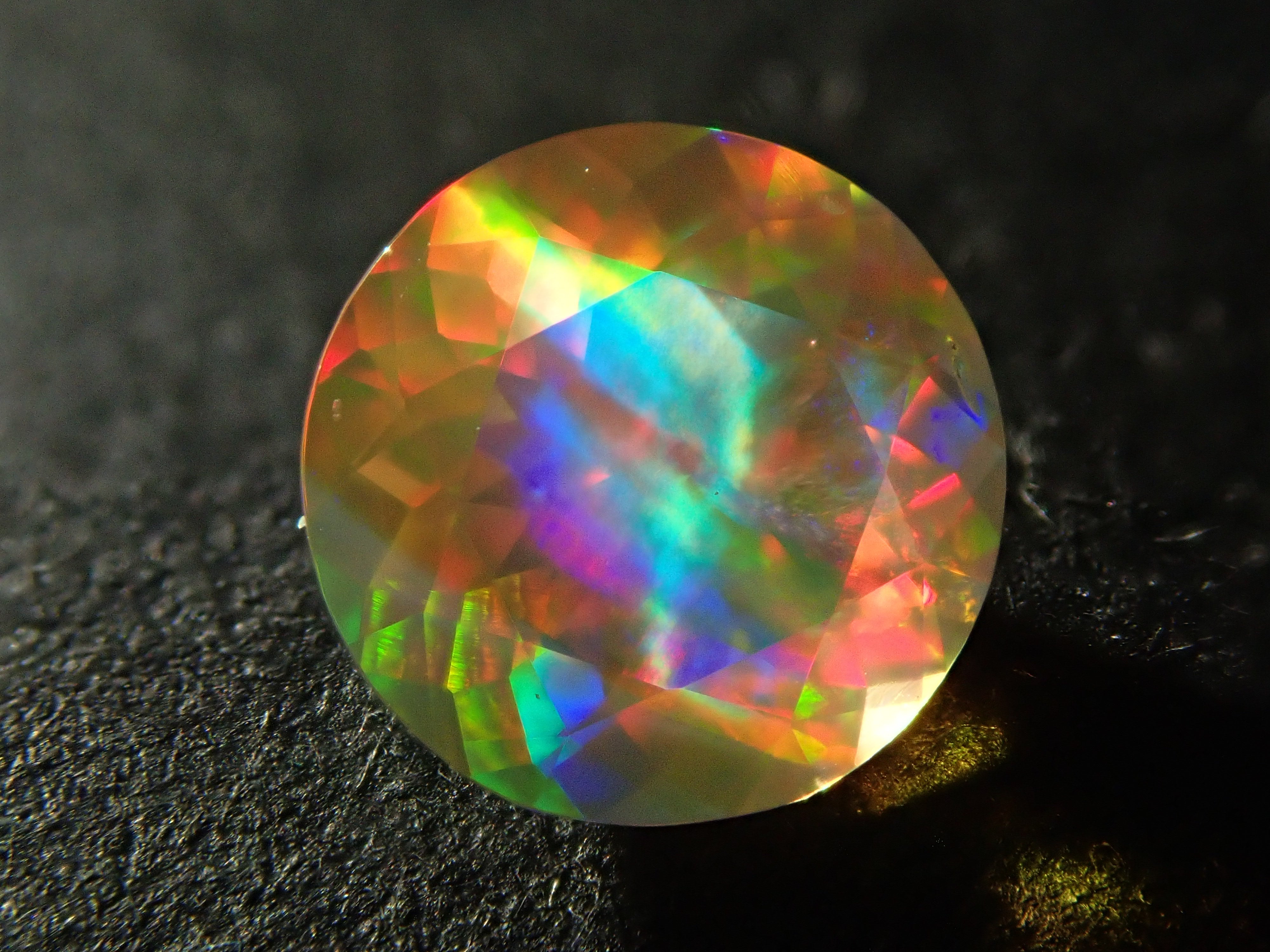 【12561174掲載】メキシコ産ファイアオパール（ファセットカット） 0.517ctルース