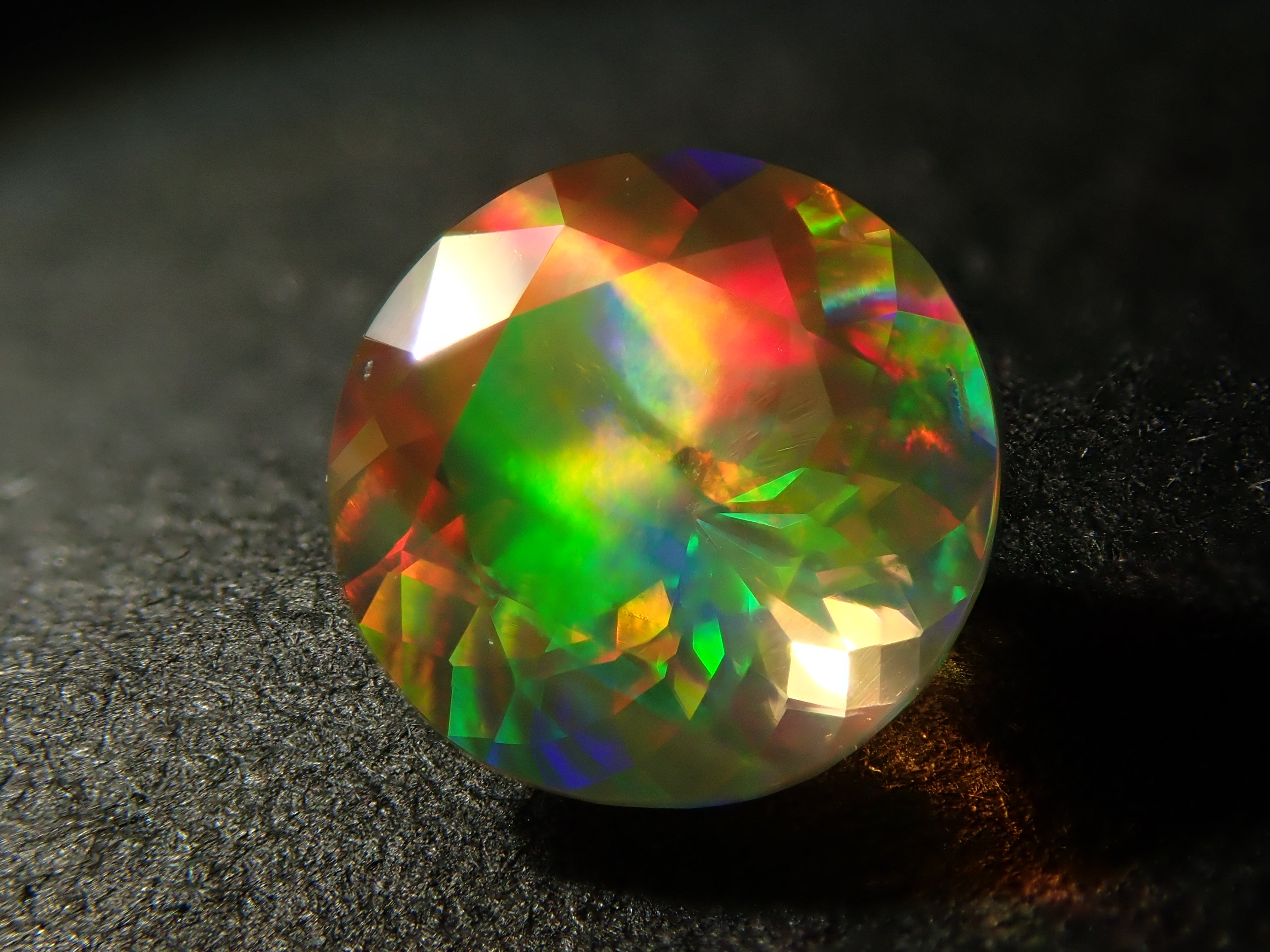 【3/24 22點開賣】墨西哥產刻面火歐泊 5.9mm/0.517ct裸石